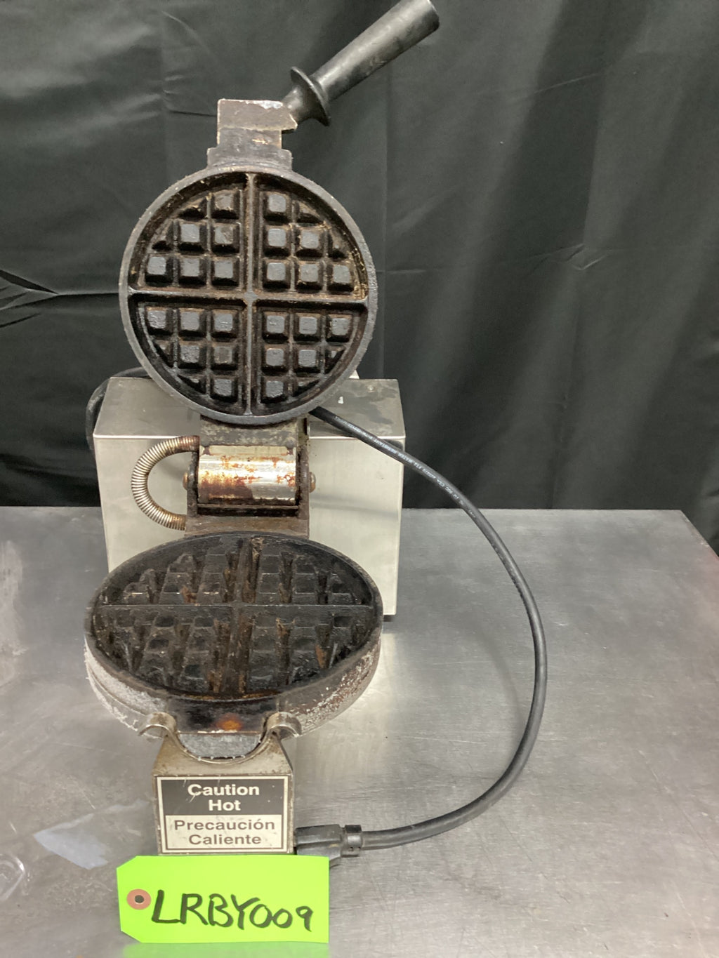 Heartland H2000 Waffle Maker