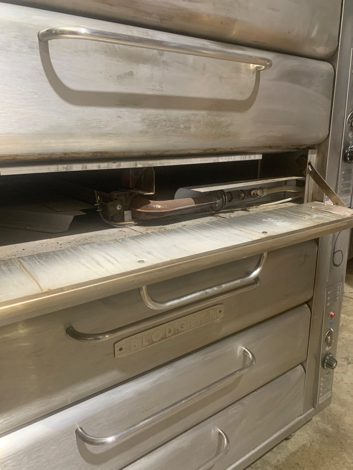 Blodgett 981 Deck Oven, Double Stacked, Natural Gas 6 Drawers, 50,000 BTU/Hr Each, On Casters, Stainless Steel