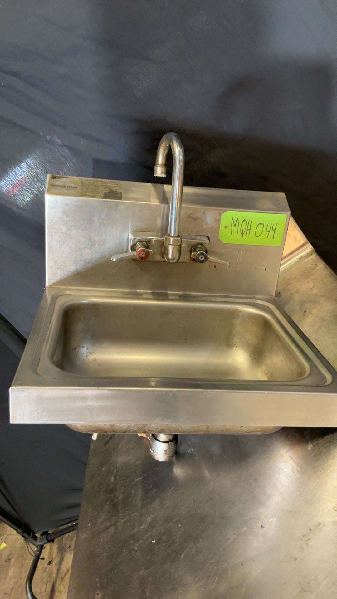 Advance Tabco 7-PS-23 Hand Sink