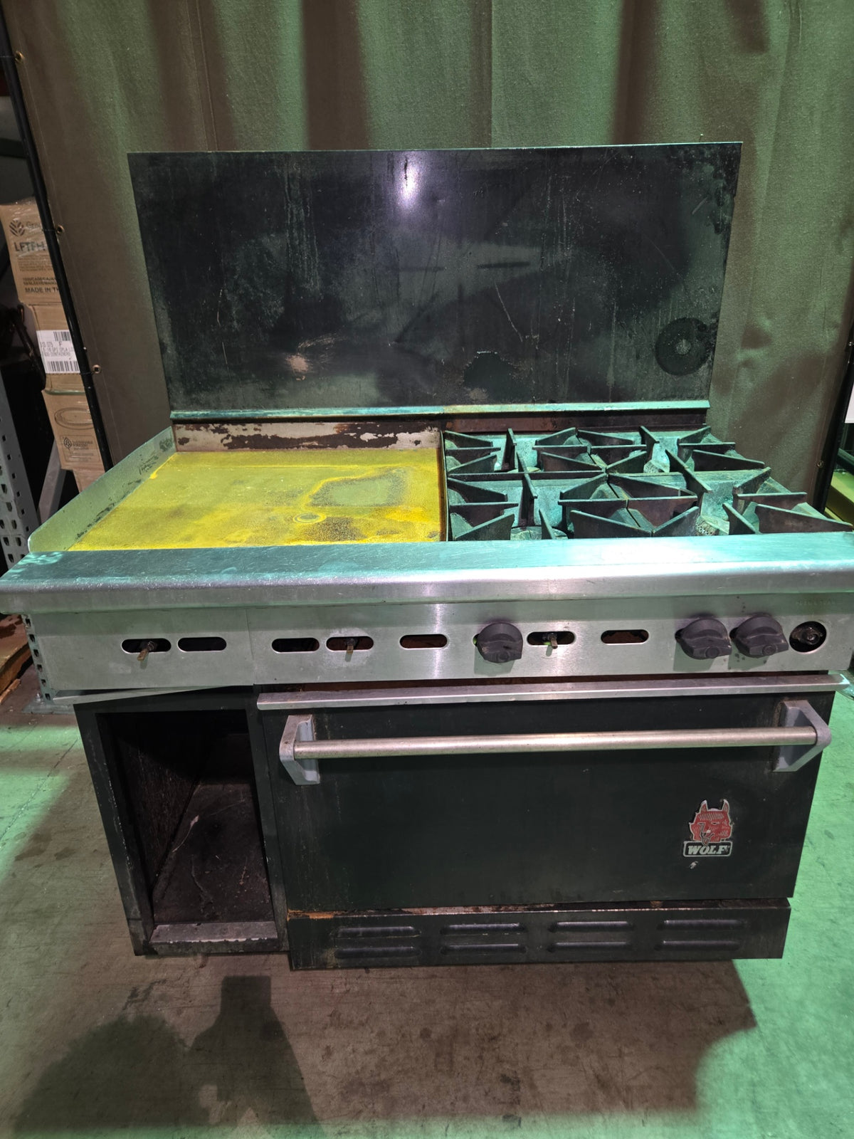 WOLF Challenger XL Commercial Range, With Griddle and Open Burners 4 Burners Oven Base