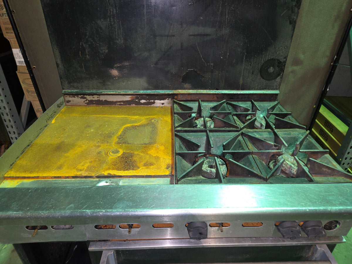 WOLF Challenger XL Commercial Range, With Griddle and Open Burners 4 Burners Oven Base