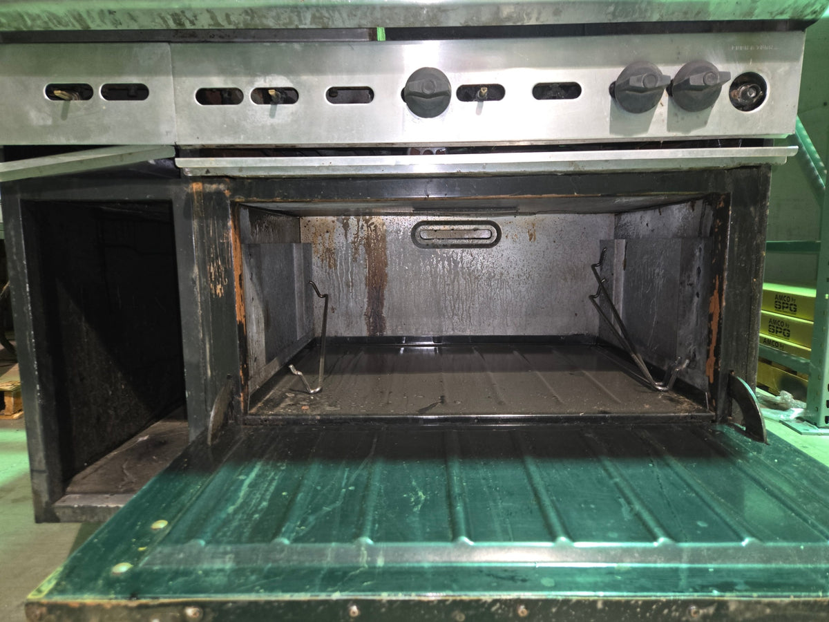 WOLF Challenger XL Commercial Range, With Griddle and Open Burners 4 Burners Oven Base
