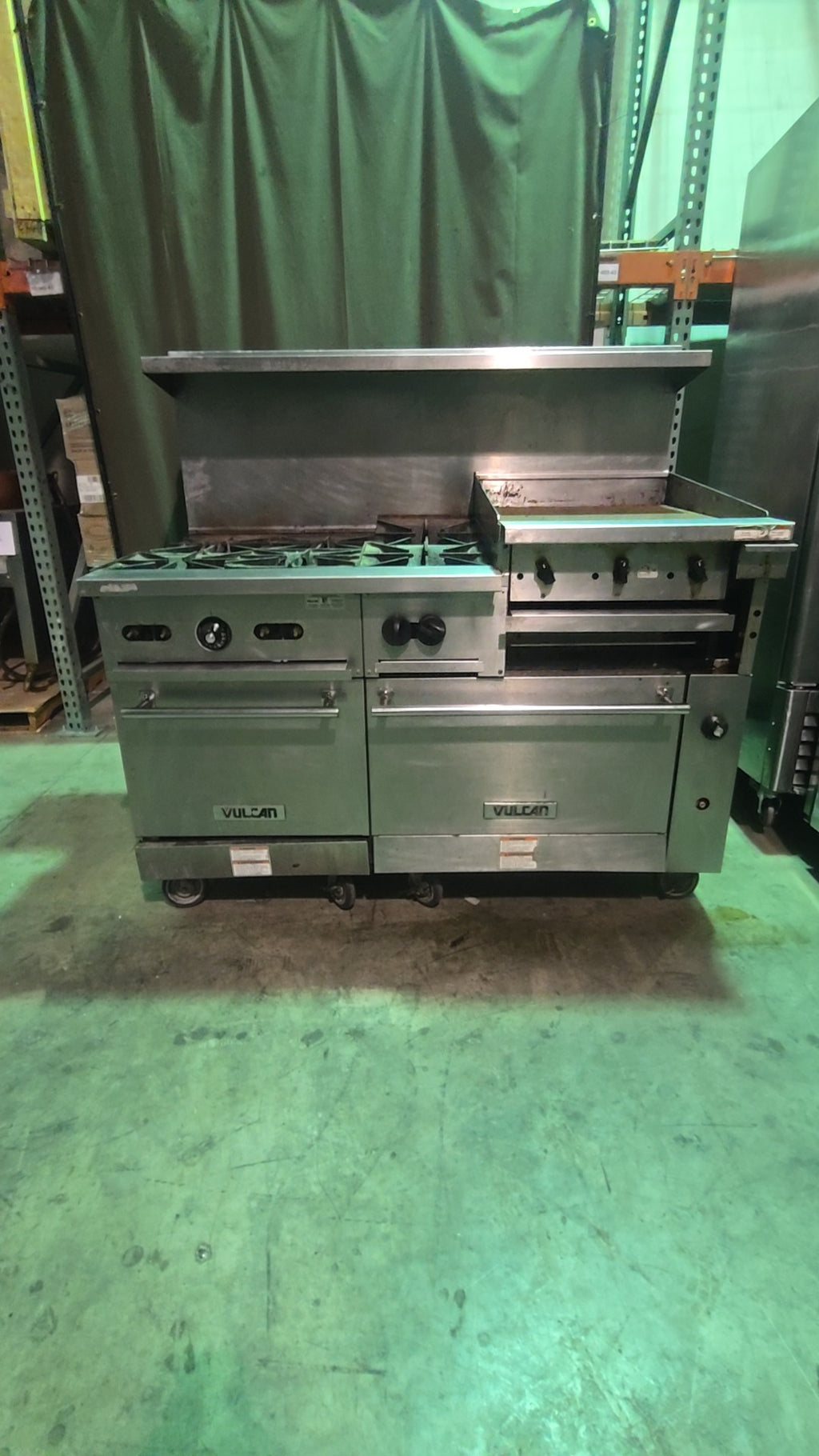 VULCAN VCRH6B24G Commercial Range, Heavy Duty Gas, 6 Burners with Griddle Stainless Steel, On Casters