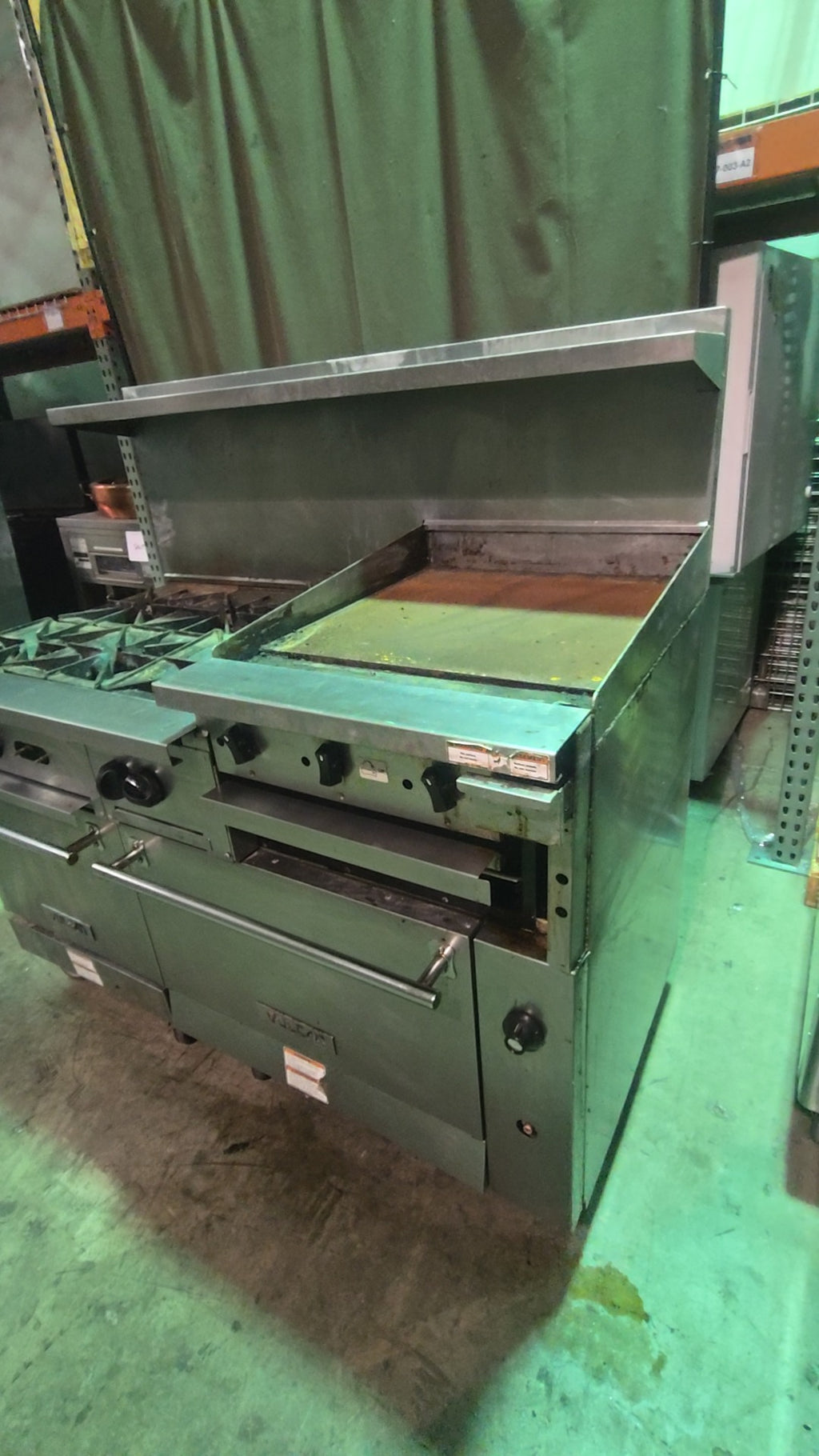 VULCAN VCRH6B24G Commercial Range, Heavy Duty Gas, 6 Burners with Griddle Stainless Steel, On Casters