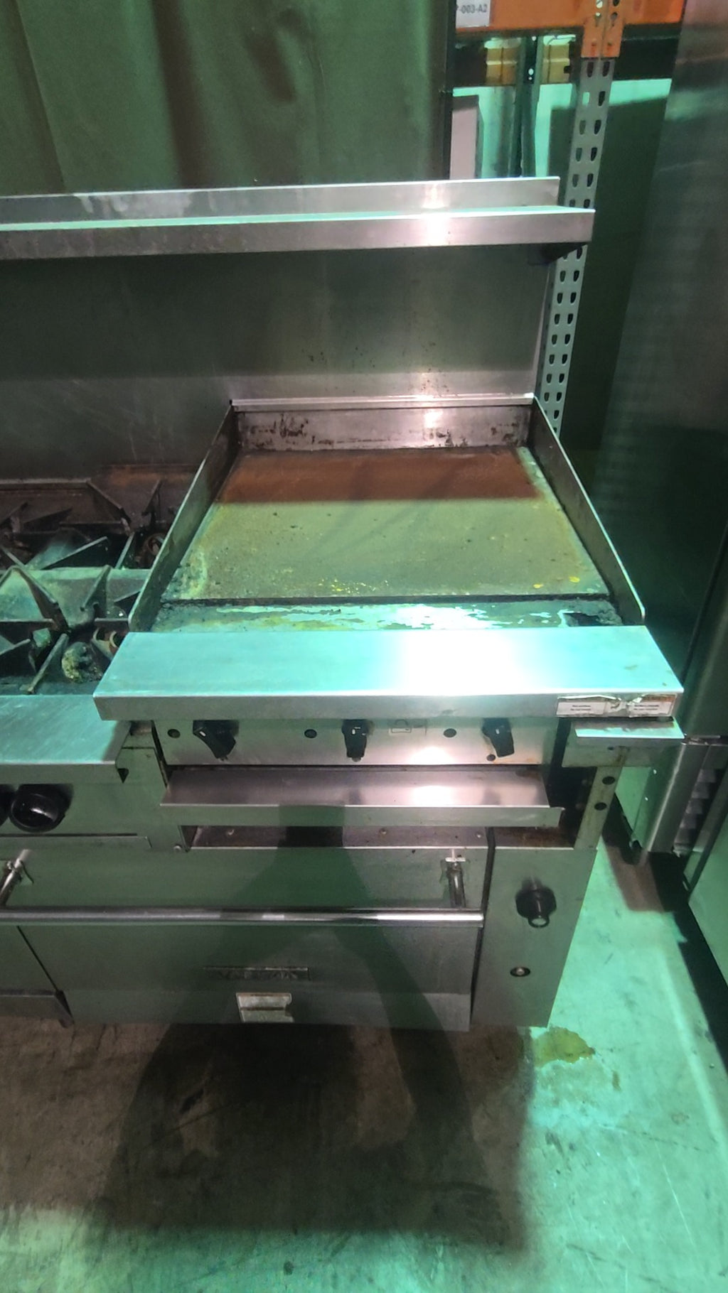 VULCAN VCRH6B24G Commercial Range, Heavy Duty Gas, 6 Burners with Griddle Stainless Steel, On Casters