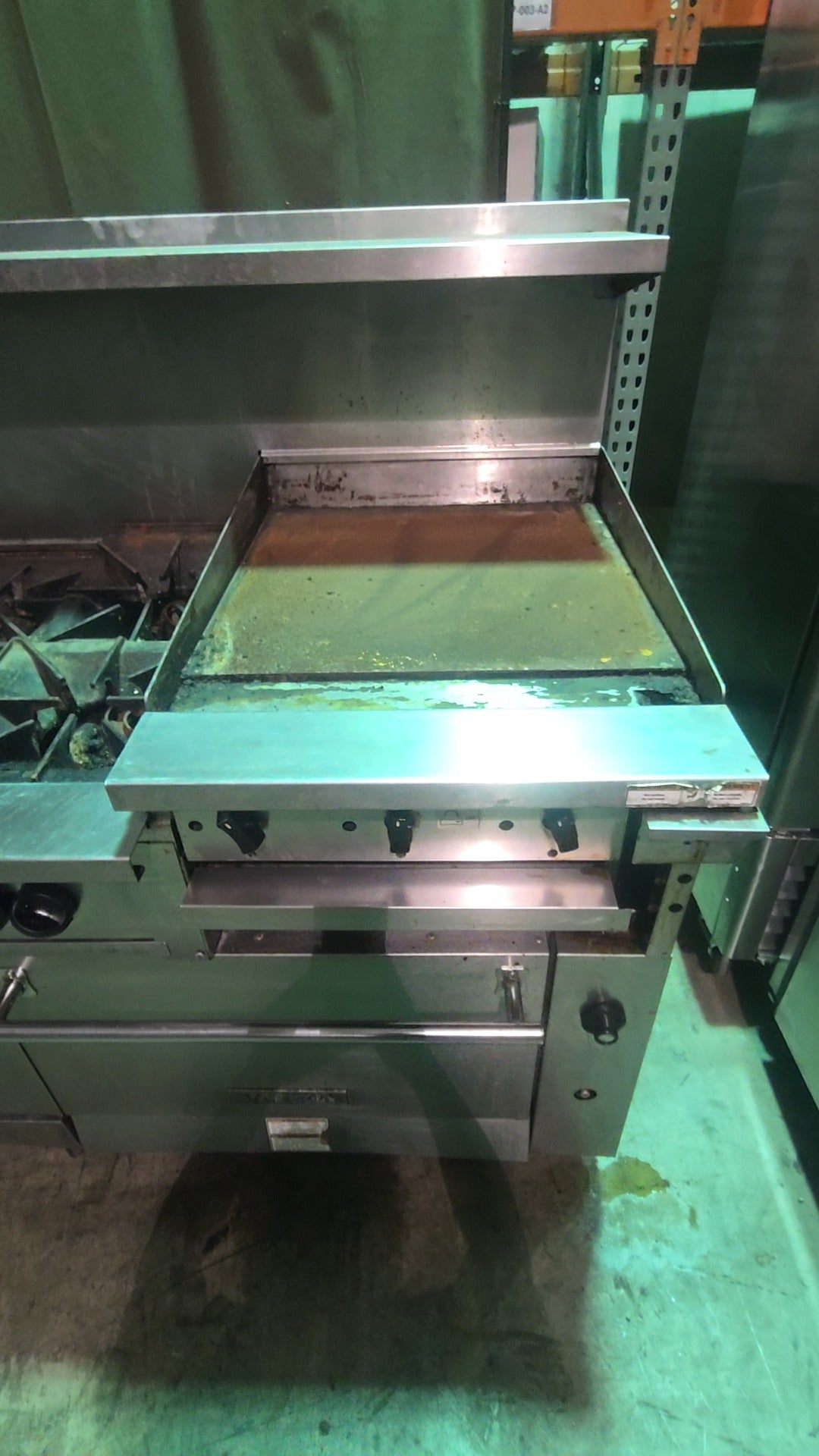 VULCAN VCRH6B24G Commercial Range, Heavy Duty Gas, 6 Burners with Griddle Stainless Steel, On Casters