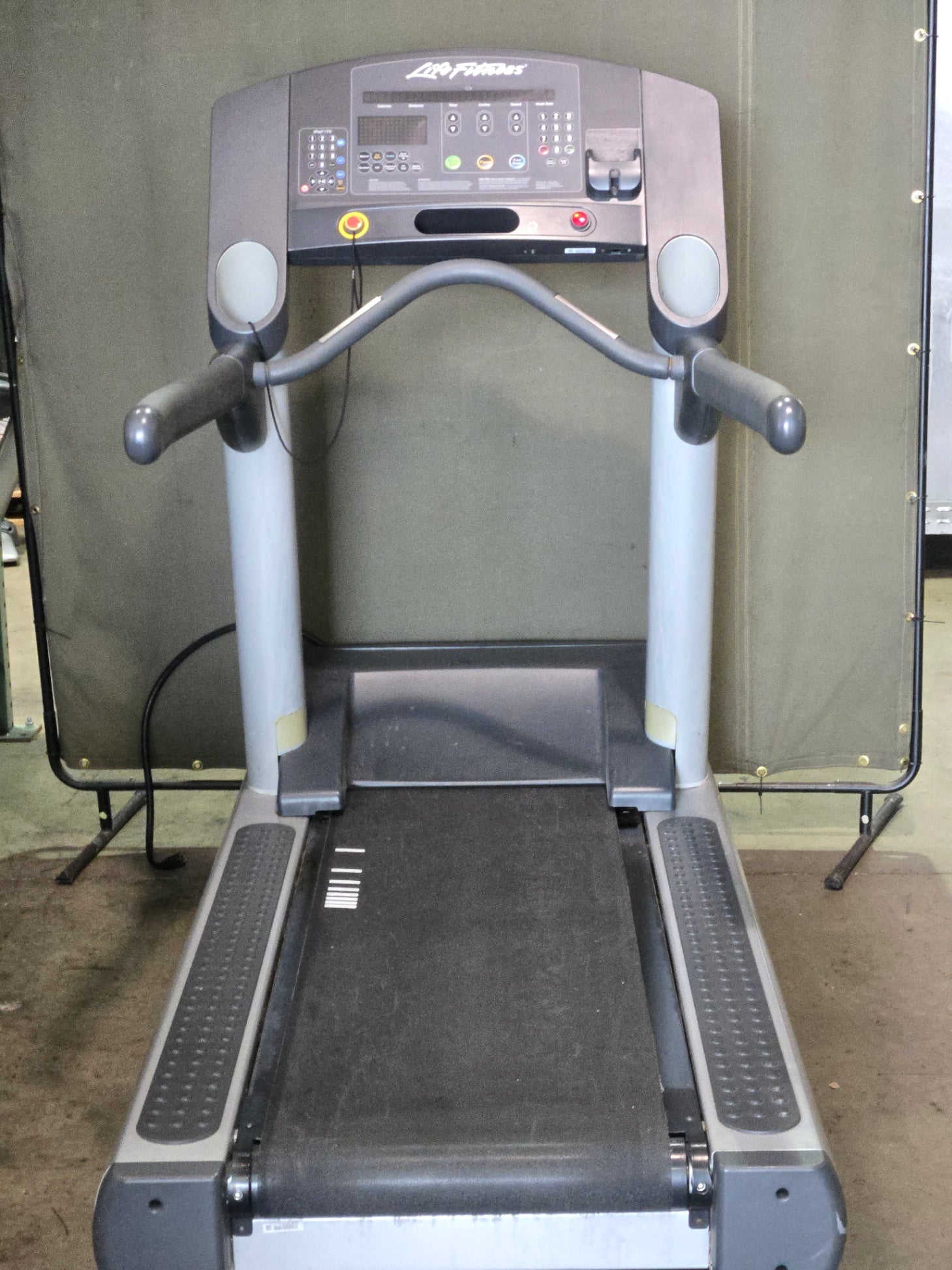 Life Fitness CLSTDMLXX Integrity CLL Treadmill w/ Decline