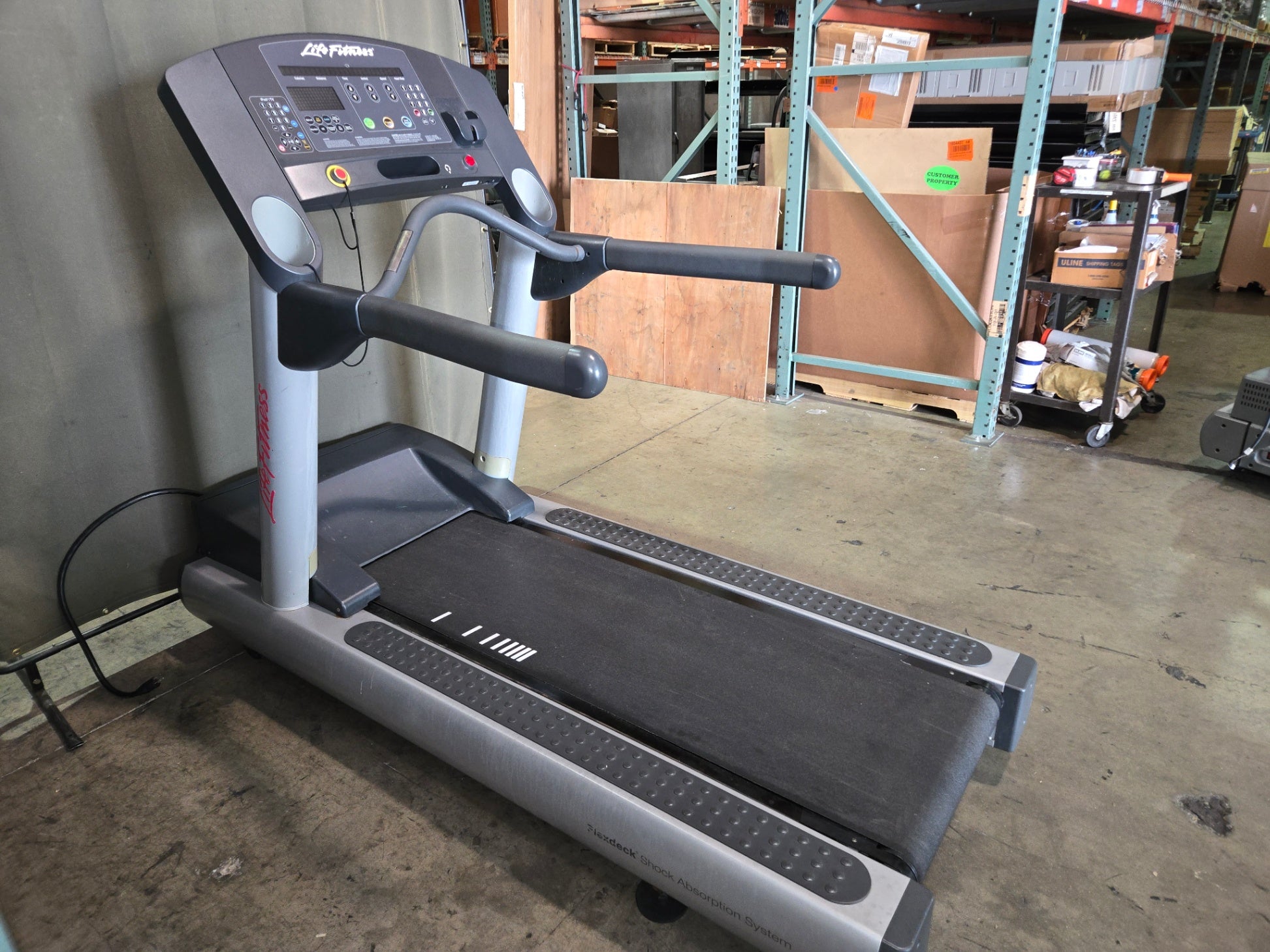 Life Fitness CLSTDMLXX Integrity CLL Treadmill w/ Decline