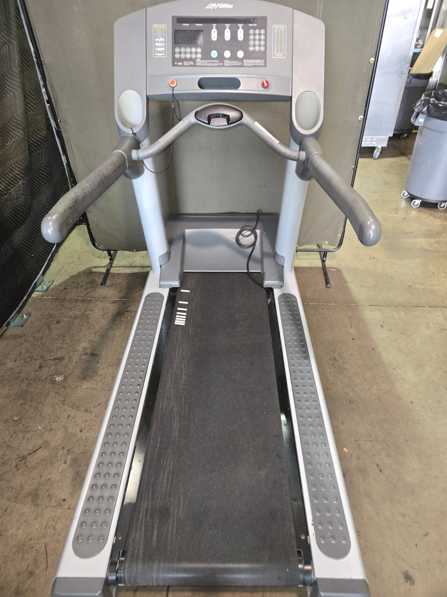 Life Fitness CLST Commercial Treadmill Featuring The FlexDeck Shock Absorption System.