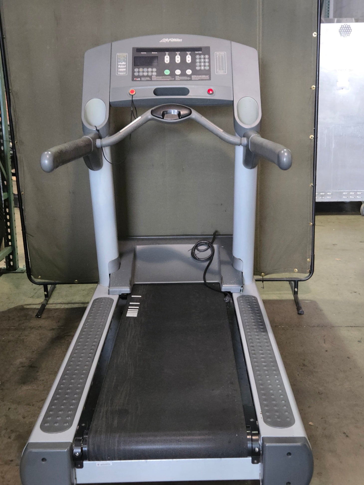Life Fitness CLST Commercial Treadmill Featuring The FlexDeck Shock Absorption System.