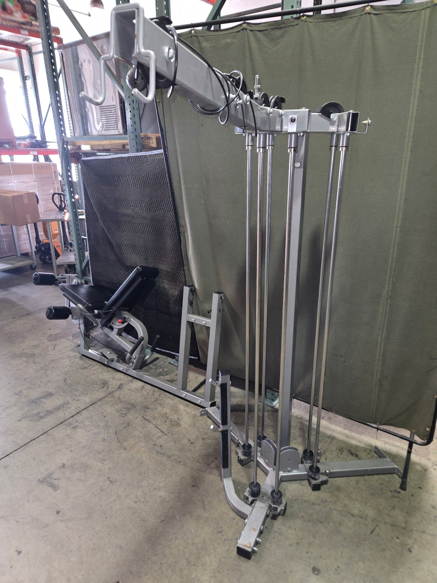 Life Fitness Fit Series Fit 3 Trainer Machine With Leg Extension, Leg Curl, Leg Pull Down, Lat Pull Down, And Low Row With Side Panels