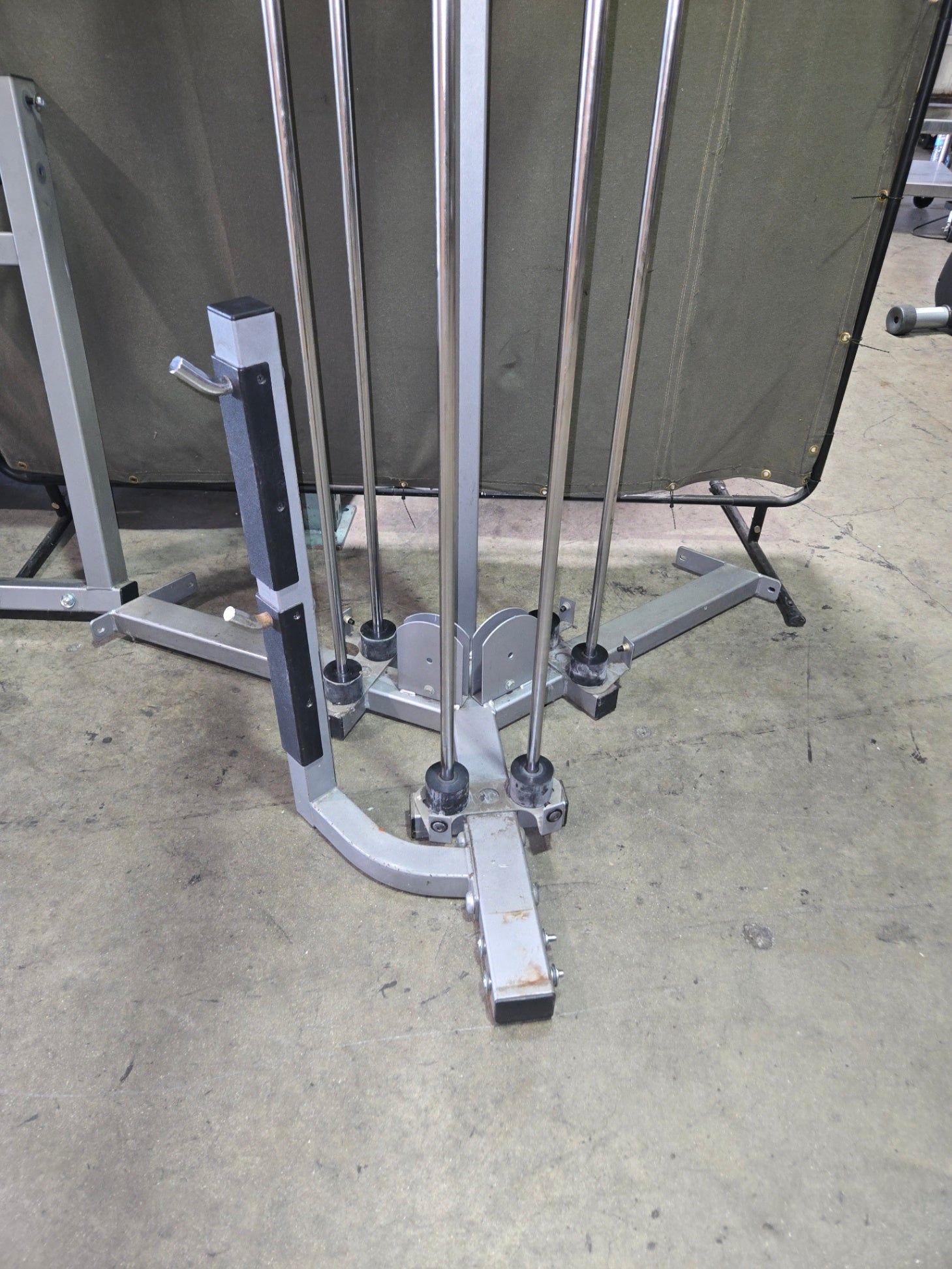 Life Fitness Fit Series Fit 3 Trainer Machine With Leg Extension, Leg Curl, Leg Pull Down, Lat Pull Down, And Low Row With Side Panels