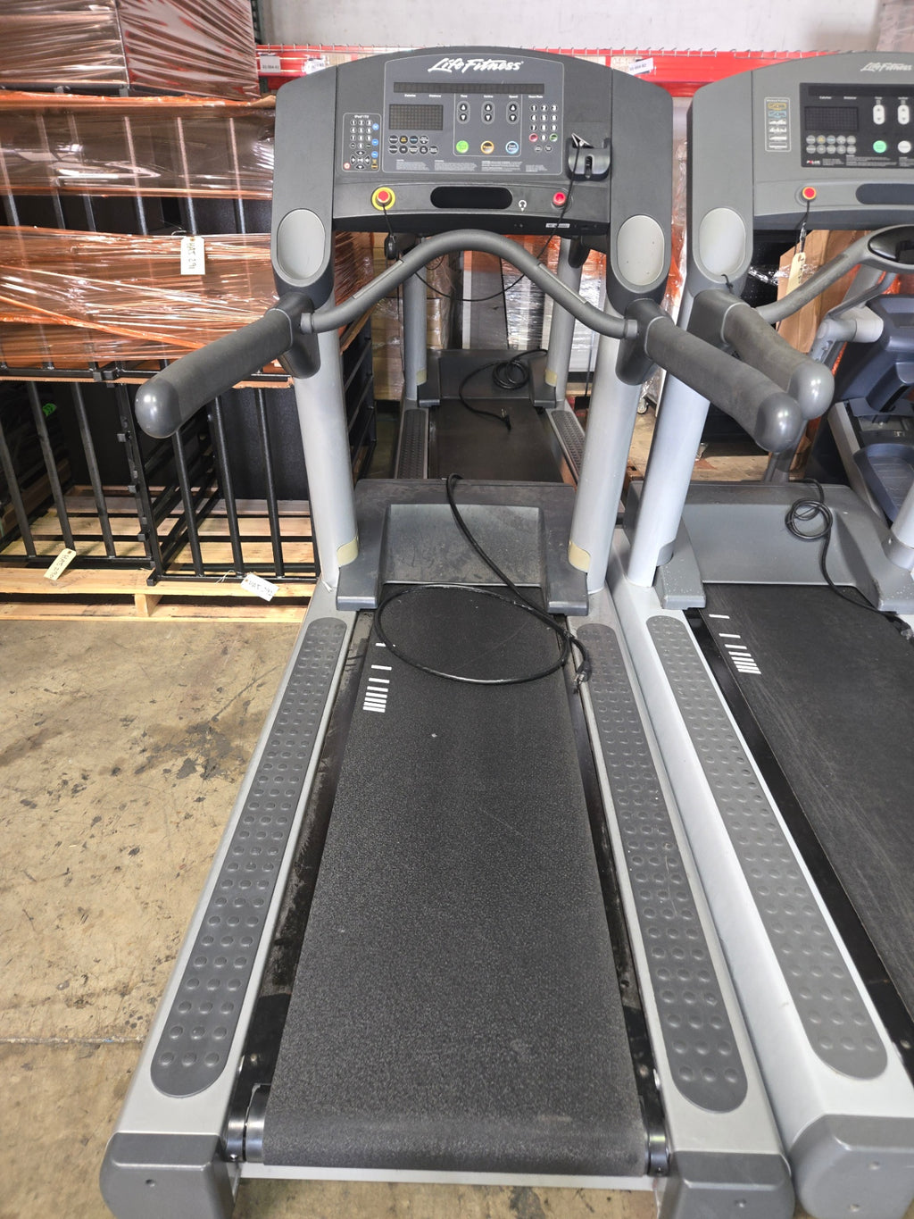 Life Fitness Integrity CLL Treadmill w/ Decline