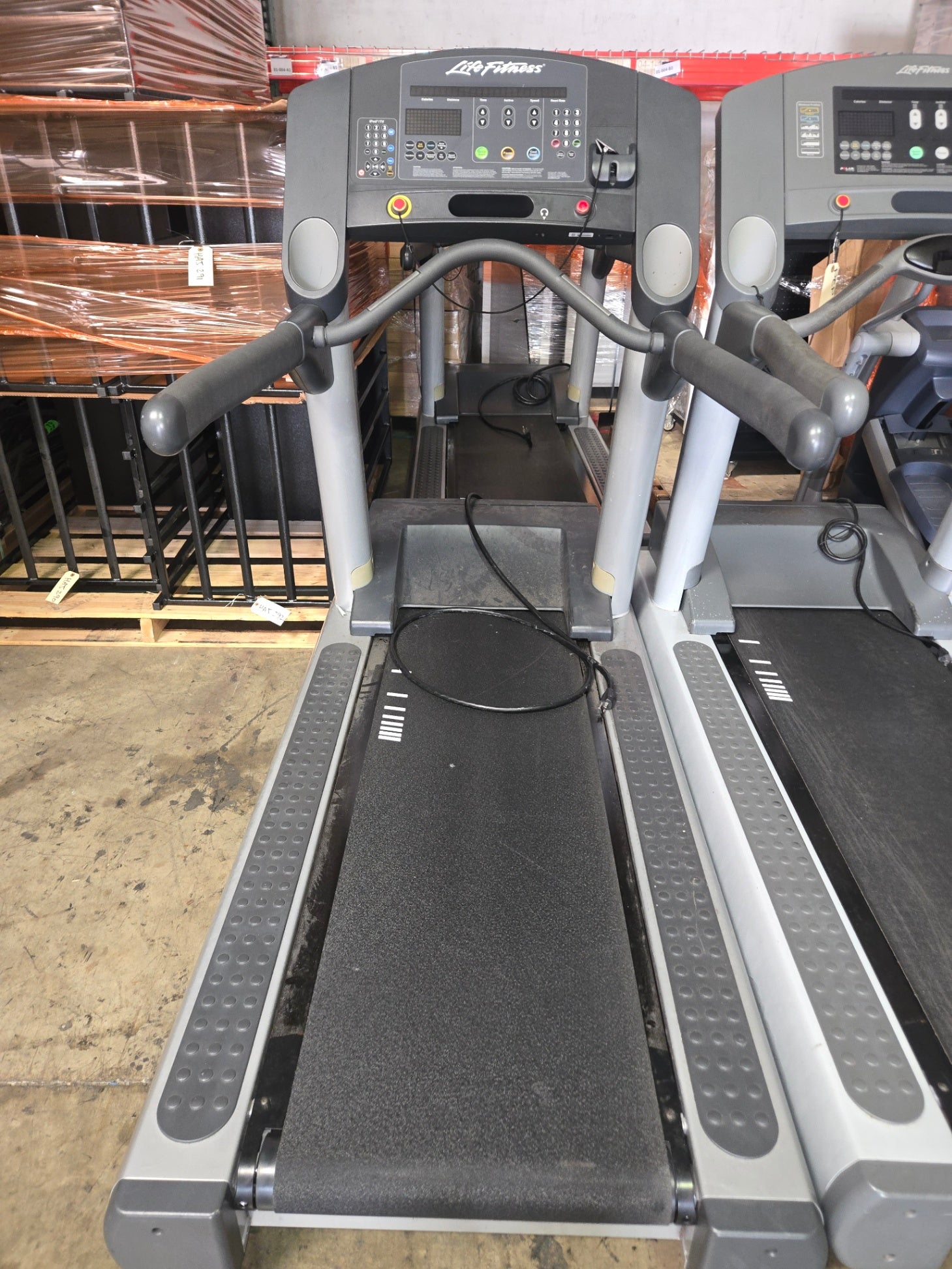Life Fitness Integrity CLL Treadmill w/ Decline