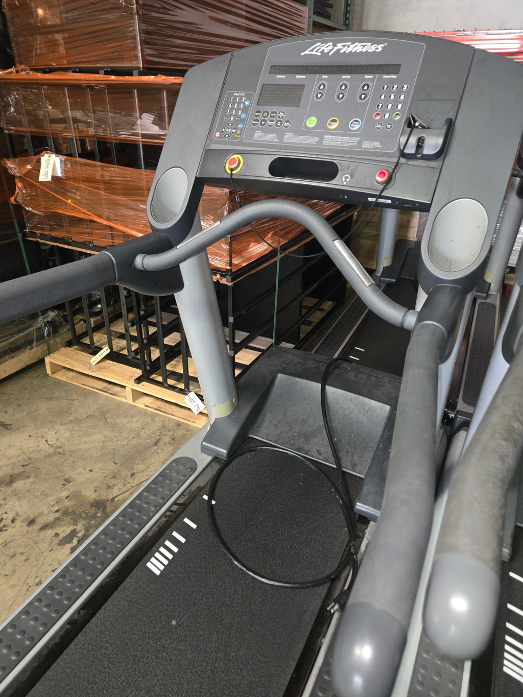 Life Fitness Integrity CLL Treadmill w/ Decline