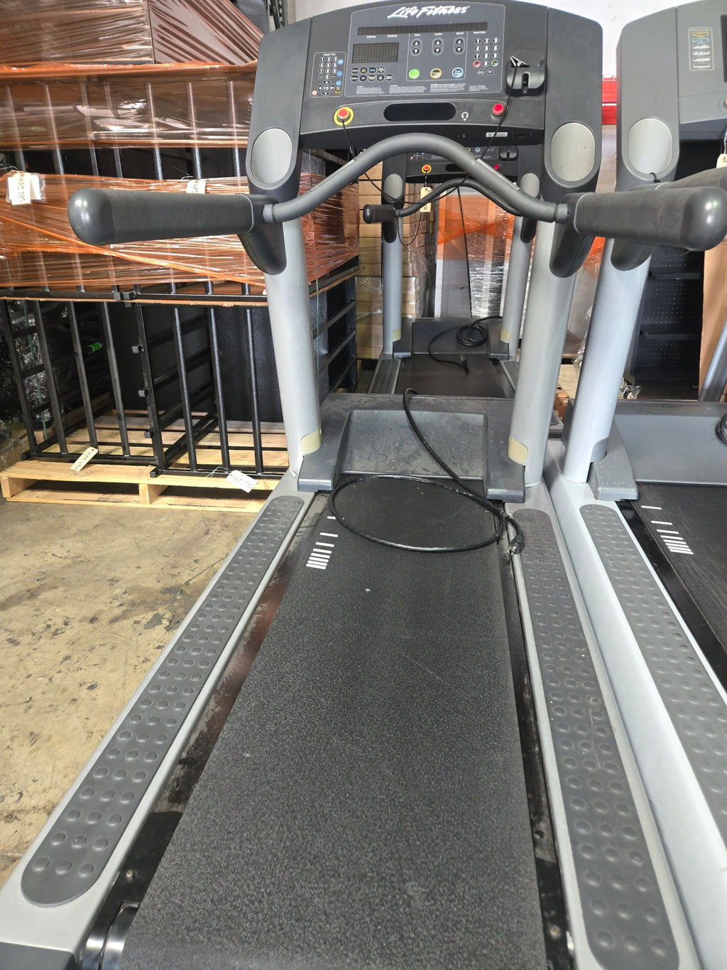 Life Fitness Integrity CLL Treadmill w/ Decline