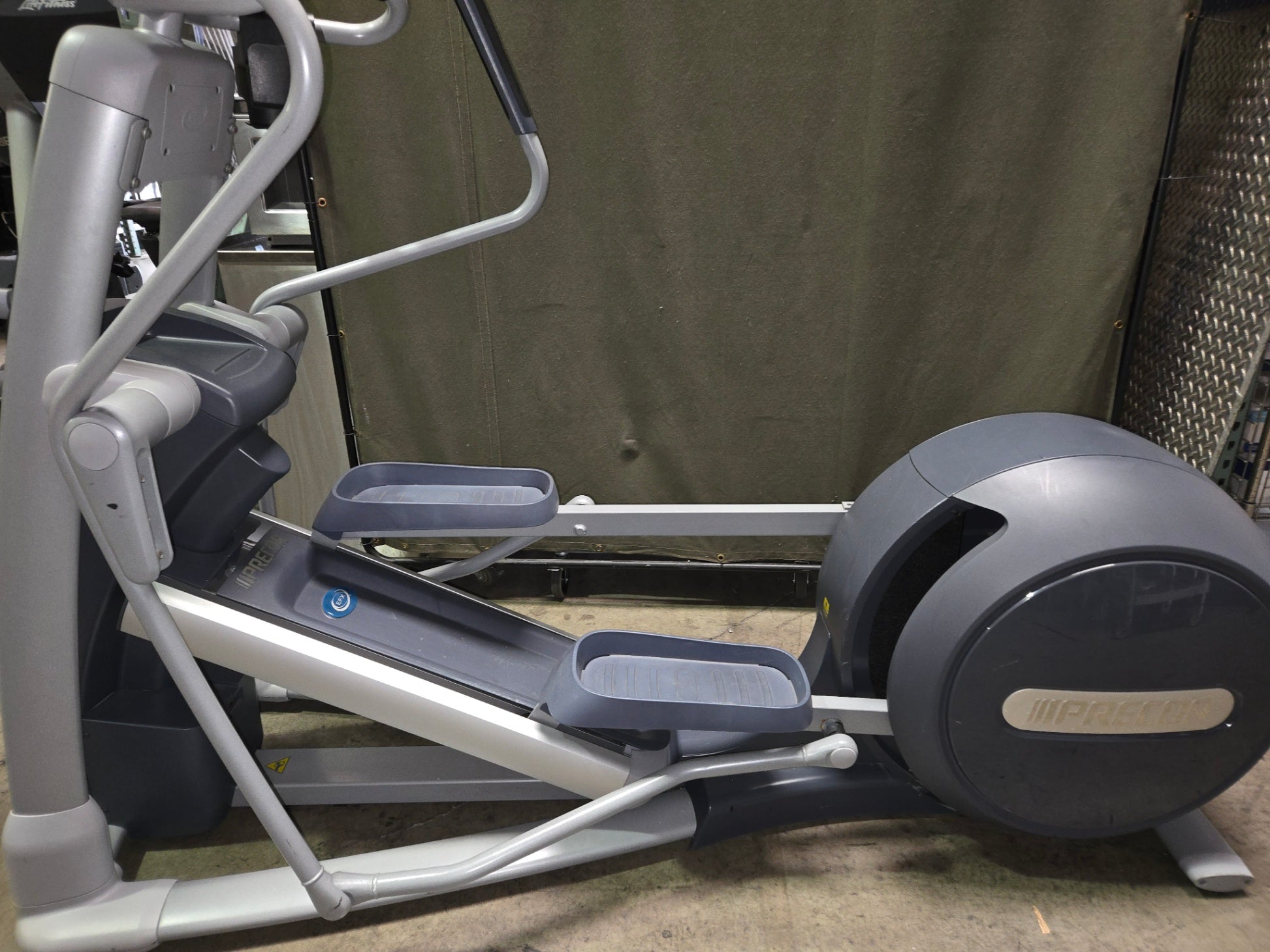 Precor EFX 835 Elliptical Crosstrainer With P30 Console And Adjustable CrossRamp Technology