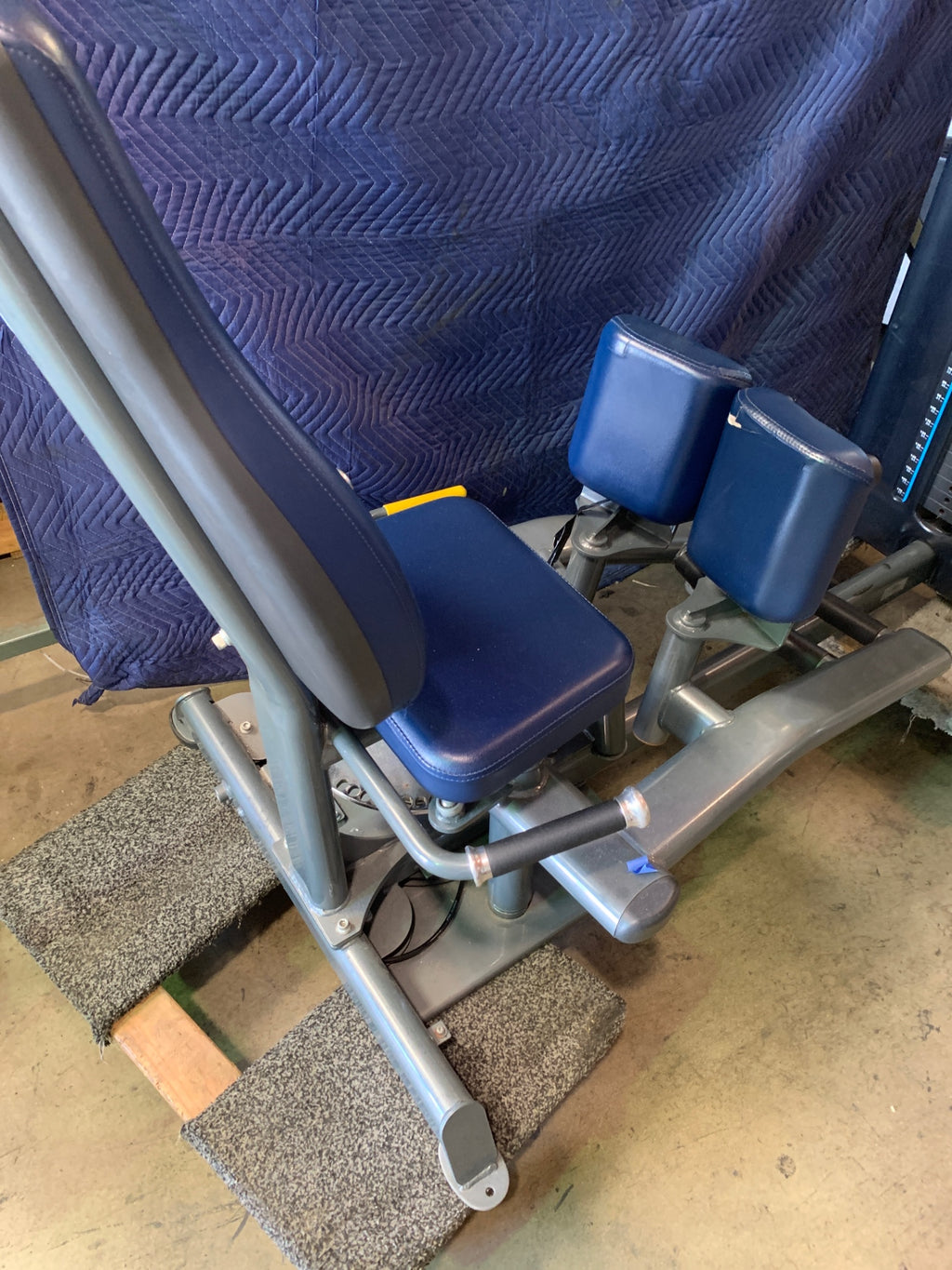 True Fuse 0400 Inner/Outer Thigh Machine