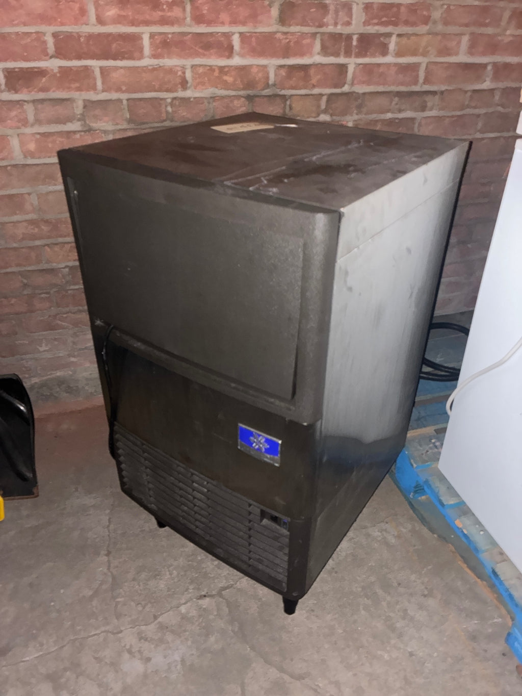 Manitowoc UDE0080A-161B Ice Maker W/ Built-In Storage, Under Bar, Single Door, Stainless