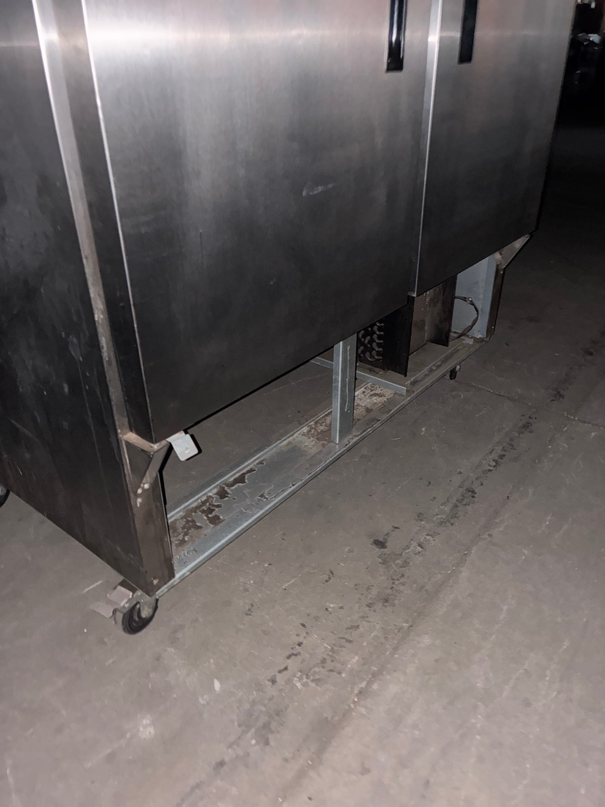Arctic Air AR49E Refrigerator, Two Solid Swing Doors, Upright, Mobile
