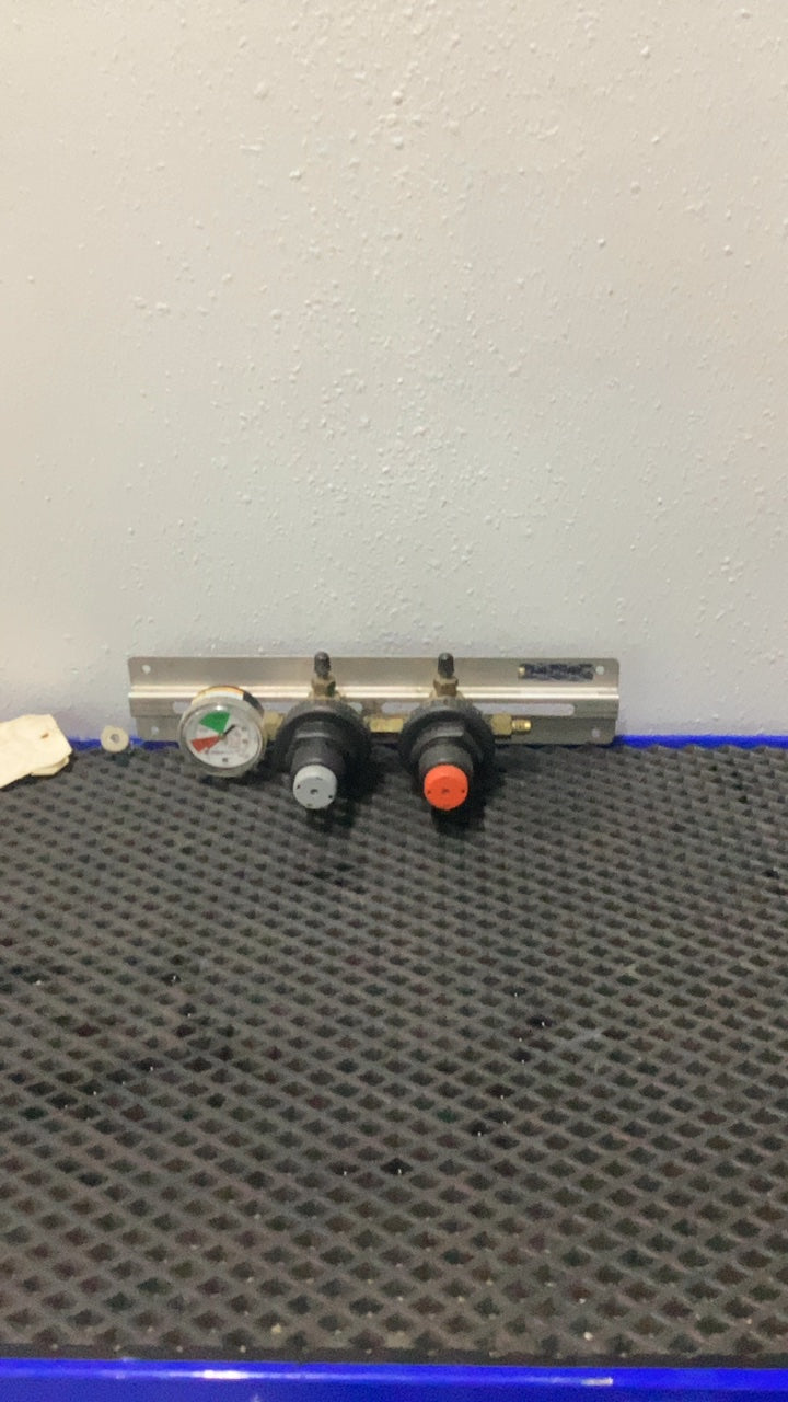 MICROMATIC Double Primary Regulator Manifold Gas Regulator, Manifold