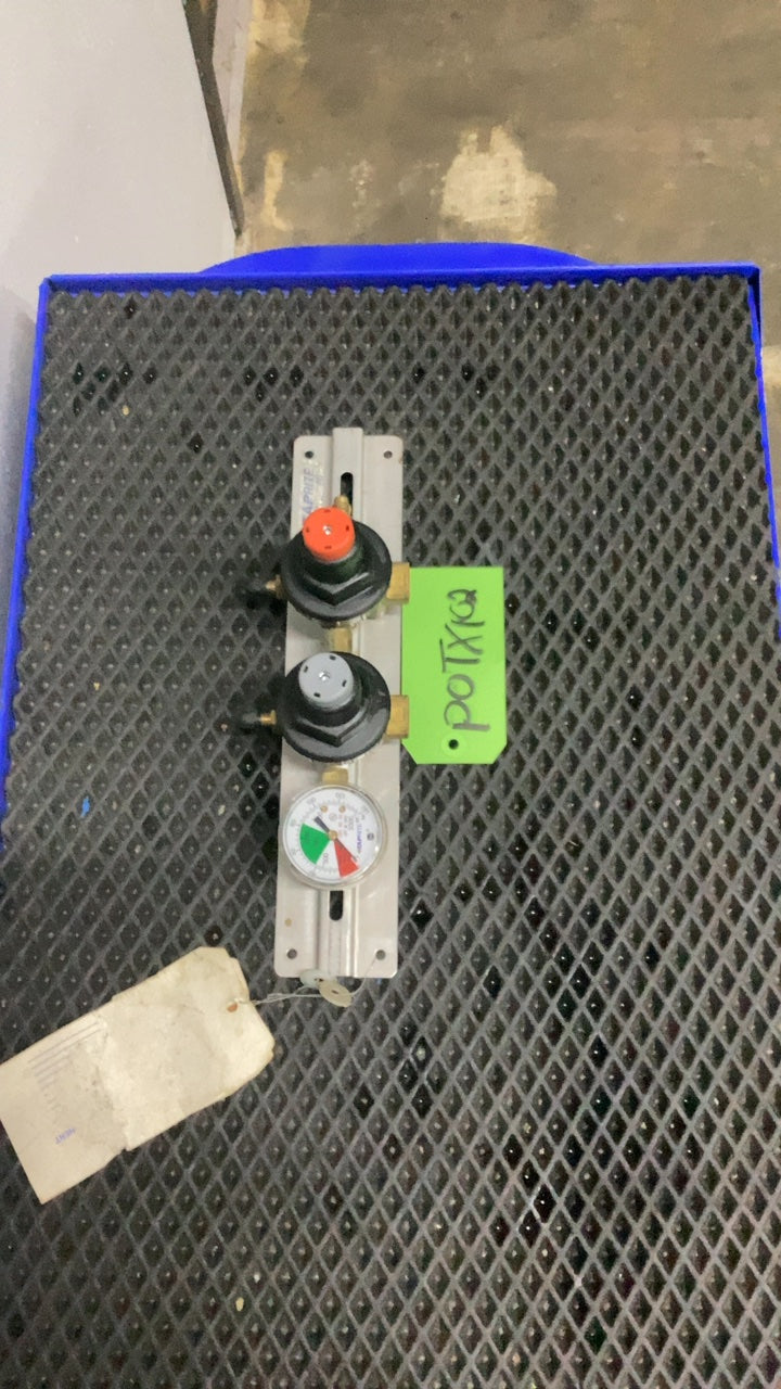 MICROMATIC Double Primary Regulator Manifold Gas Regulator, Manifold