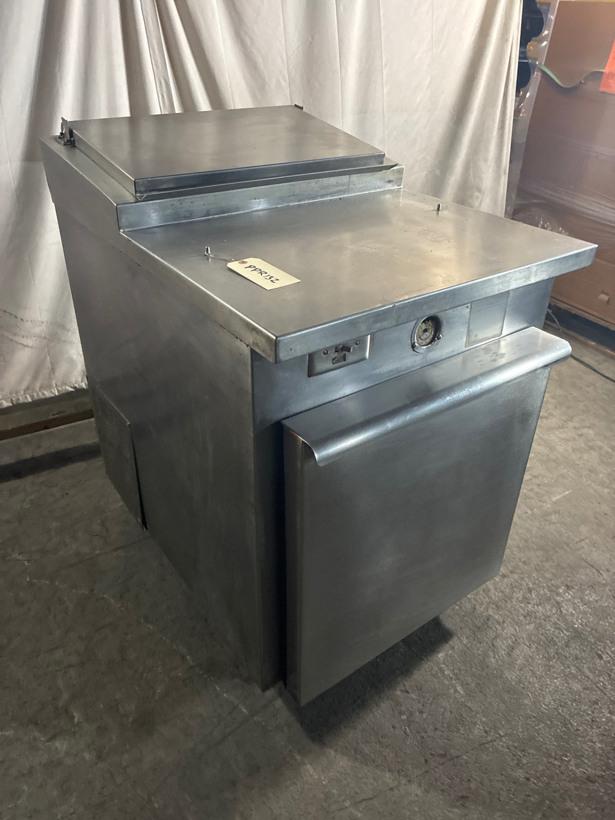 Wasserstrom Food Prep Table, Refrigerated, Single Solid Swing Door, Mobile