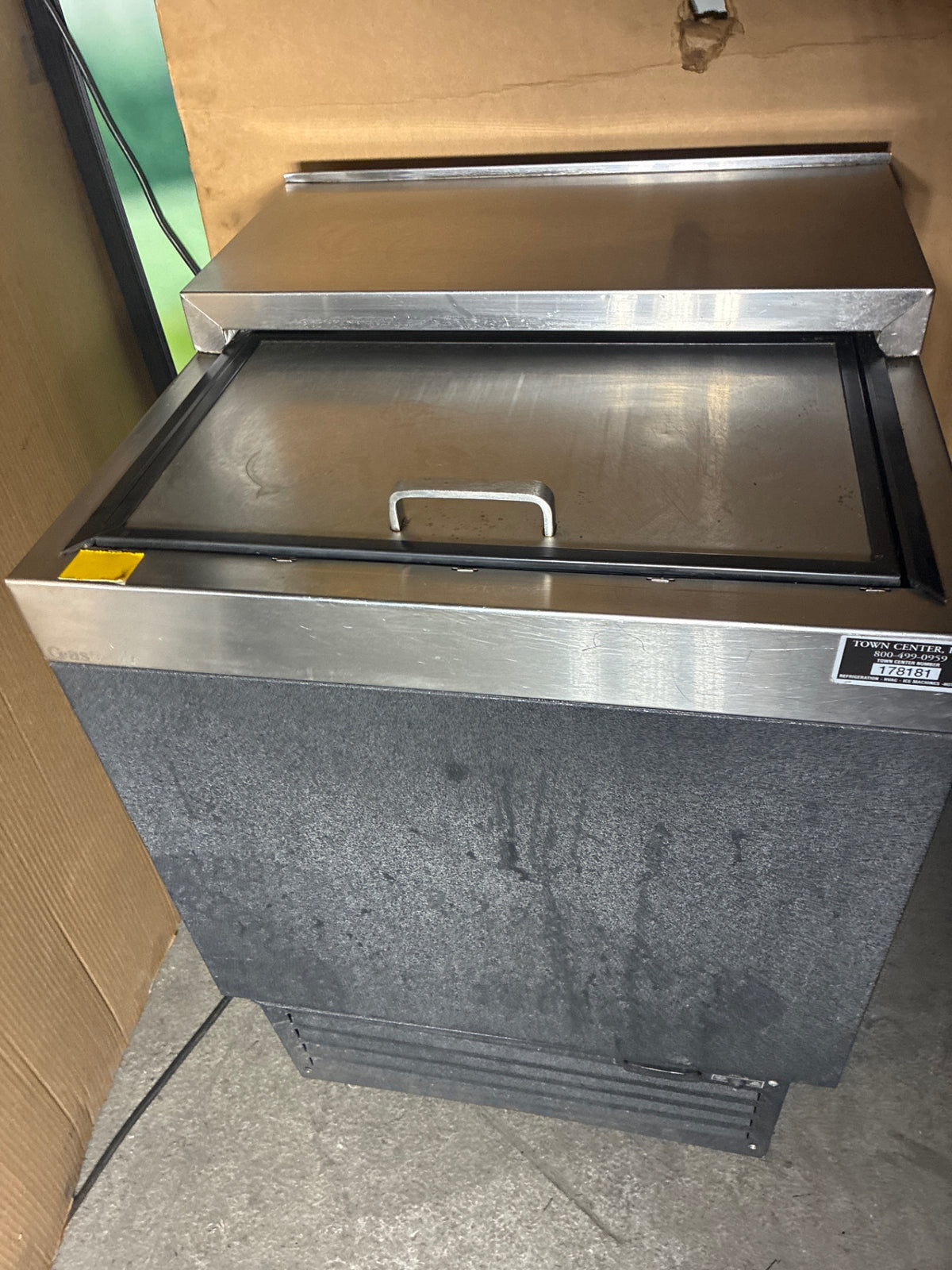 Glastender MF24 Mug Froster, Single Sliding Door, Mobile