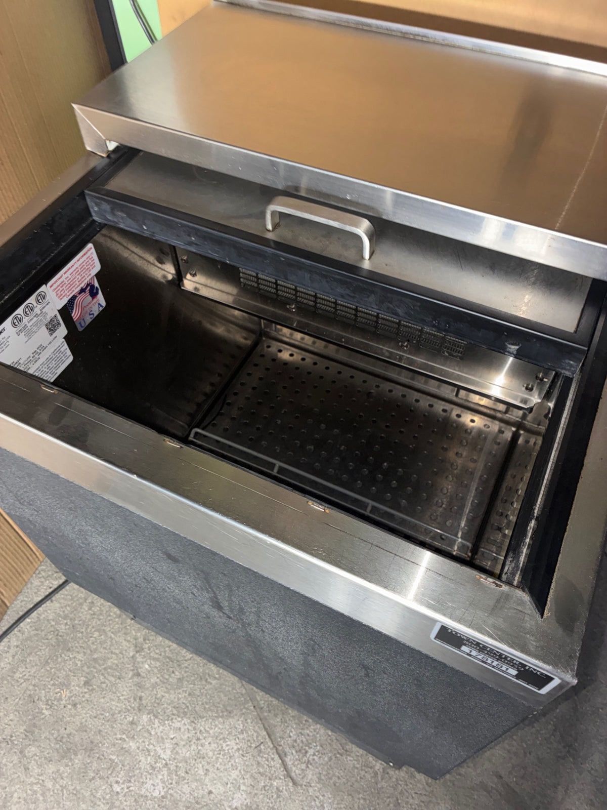Glastender MF24 Mug Froster, Single Sliding Door, Mobile