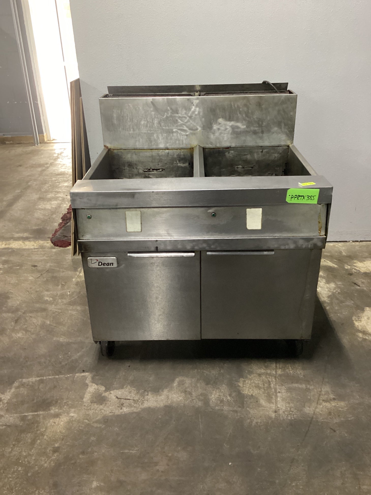 Dean SCFD260GNTS Gas Fryer