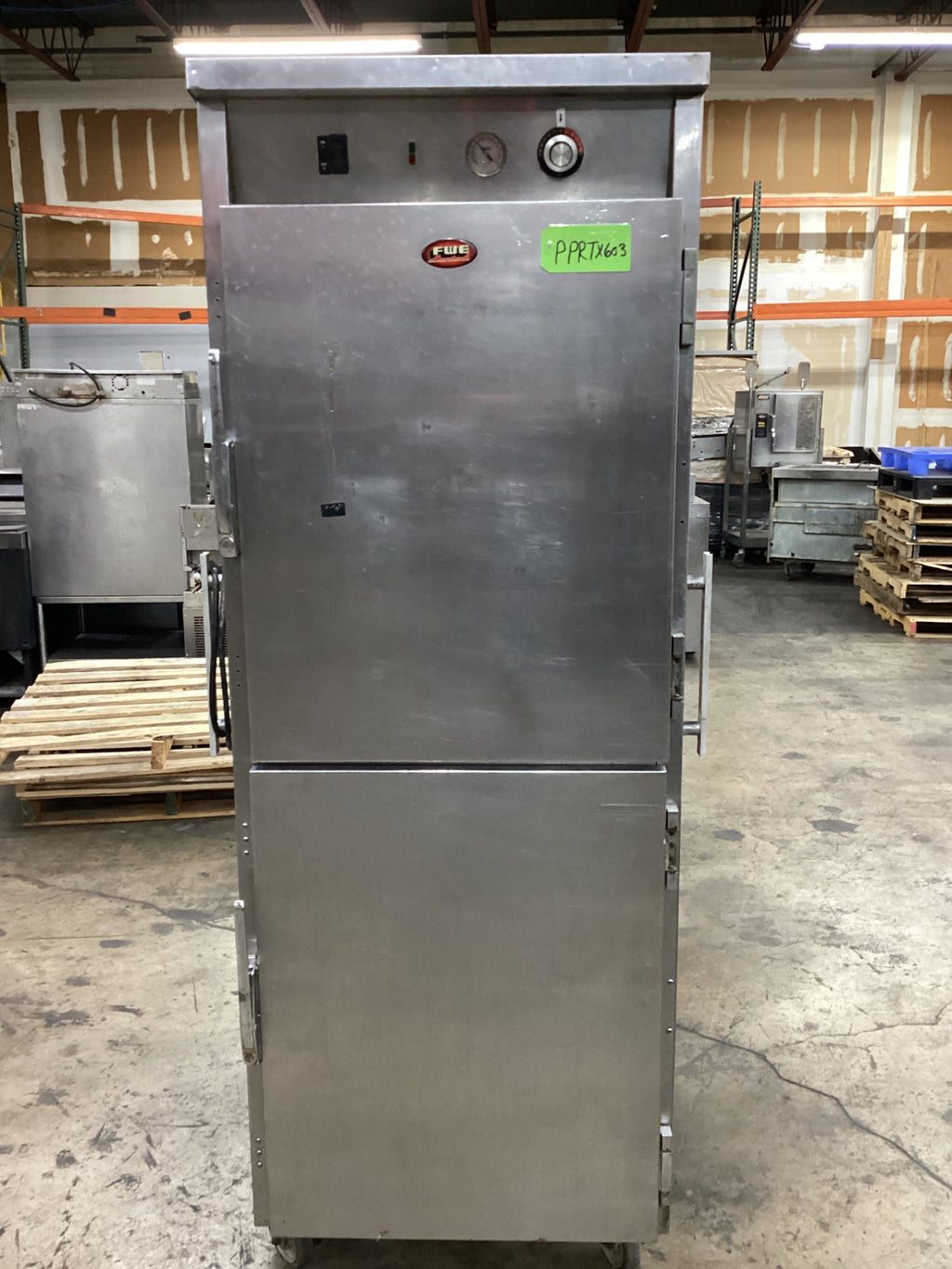 FWE UHST-13-OTB Mobile Heated Cart
