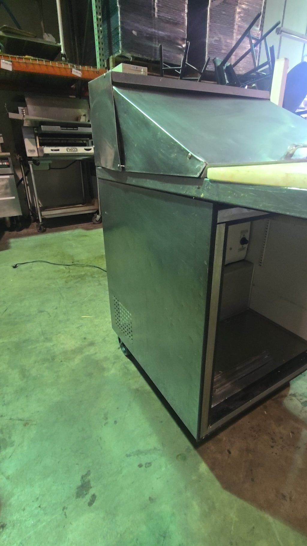True TSSU-27-12M-C Refrigerated Prep Table, Sandwich/Salad Under Counter 12 Pan Capacity 115V