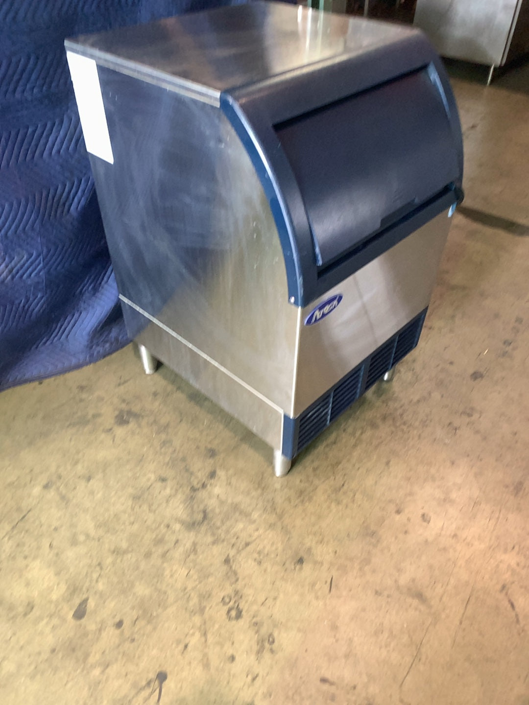 ATOSA YR280-AP-161 Ice Maker, Self-Contained 88 lb Bin Capacity 115V Stainless Steel Exterior