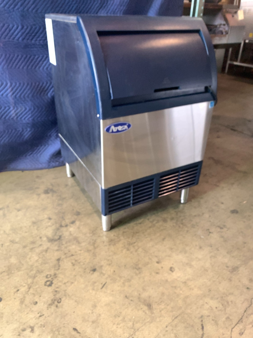 ATOSA YR280-AP-161 Ice Maker, Self-Contained 88 lb Bin Capacity 115V Stainless Steel Exterior