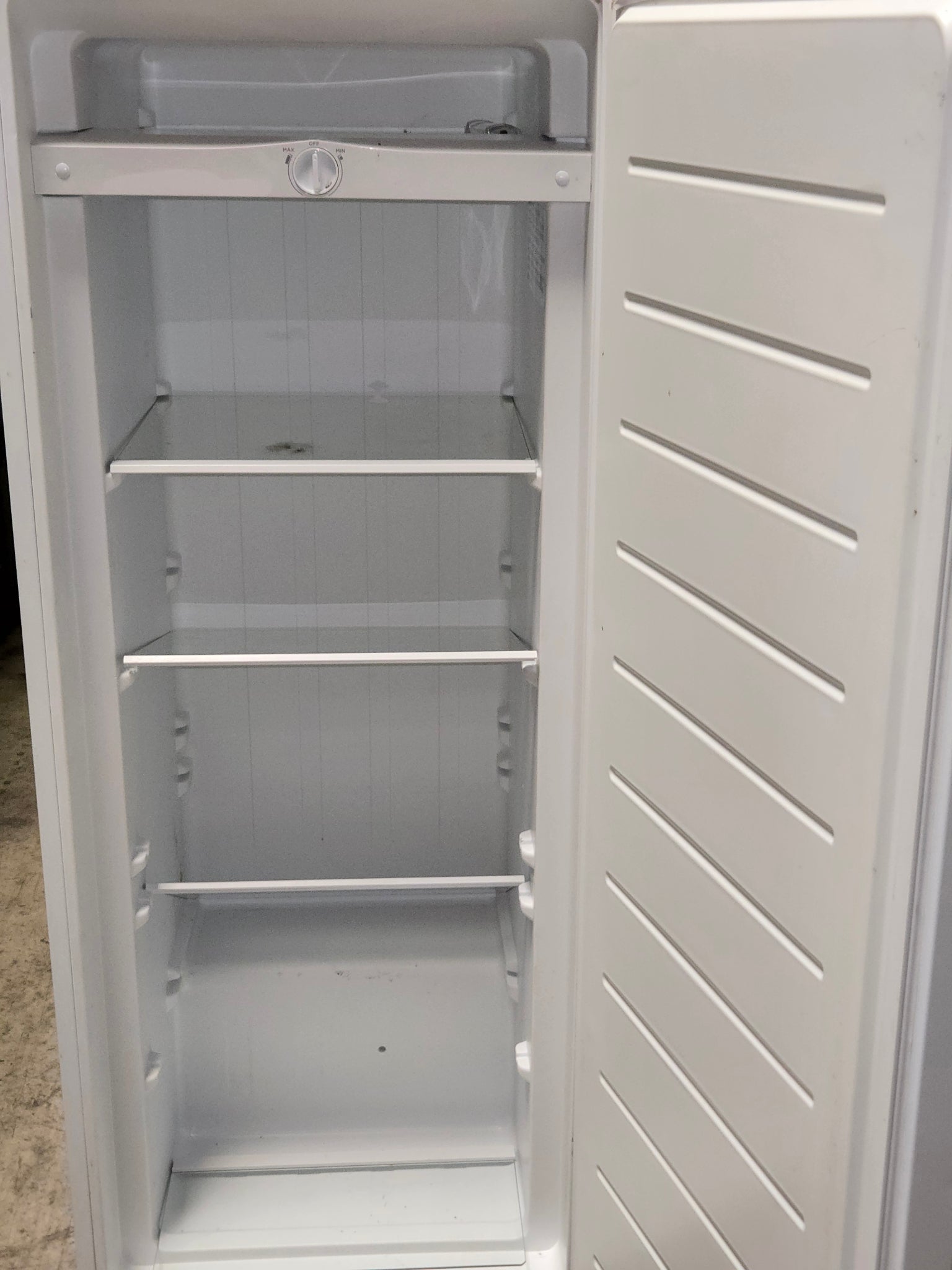 Insignia NS-UZ7WH0 Freezer, Upright 120V 60Hz 1.0A 100W