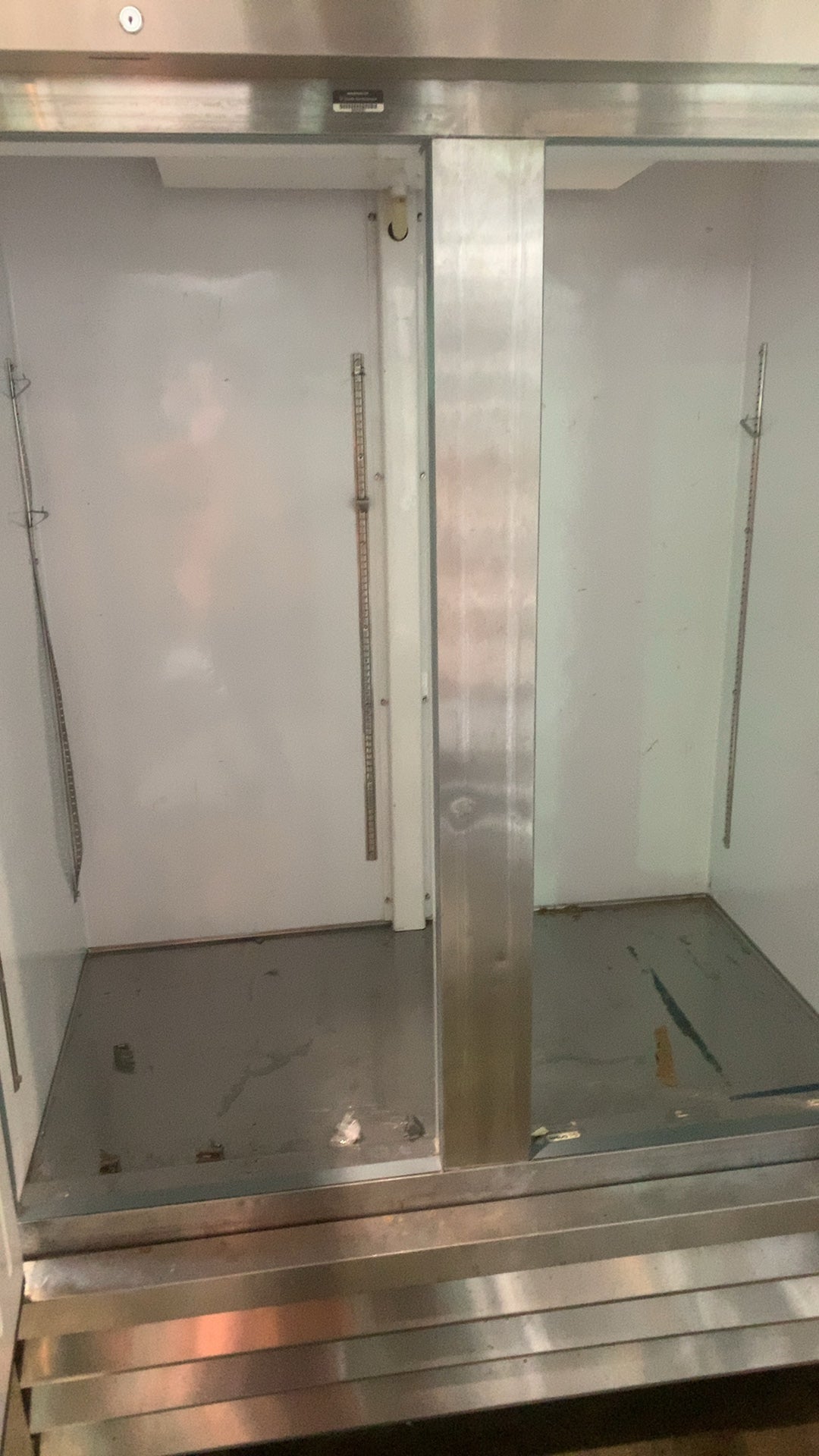 Arctic Air AR49 Commercial Refrigerator, Two Door 115V 9 Amps
