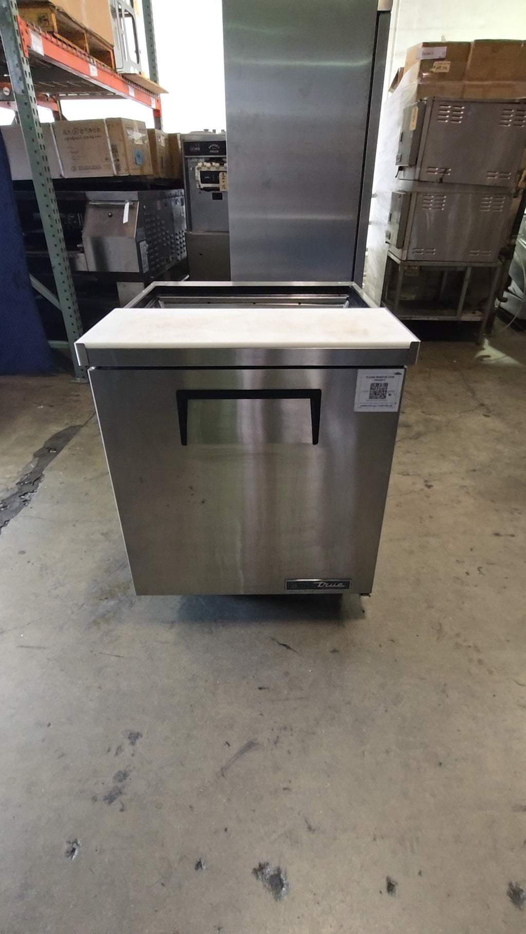 True TSSU-27-08-HC Refrigerated Prep Table, Undercounter 1-Door R290 Refrigerant Cutting Board Top