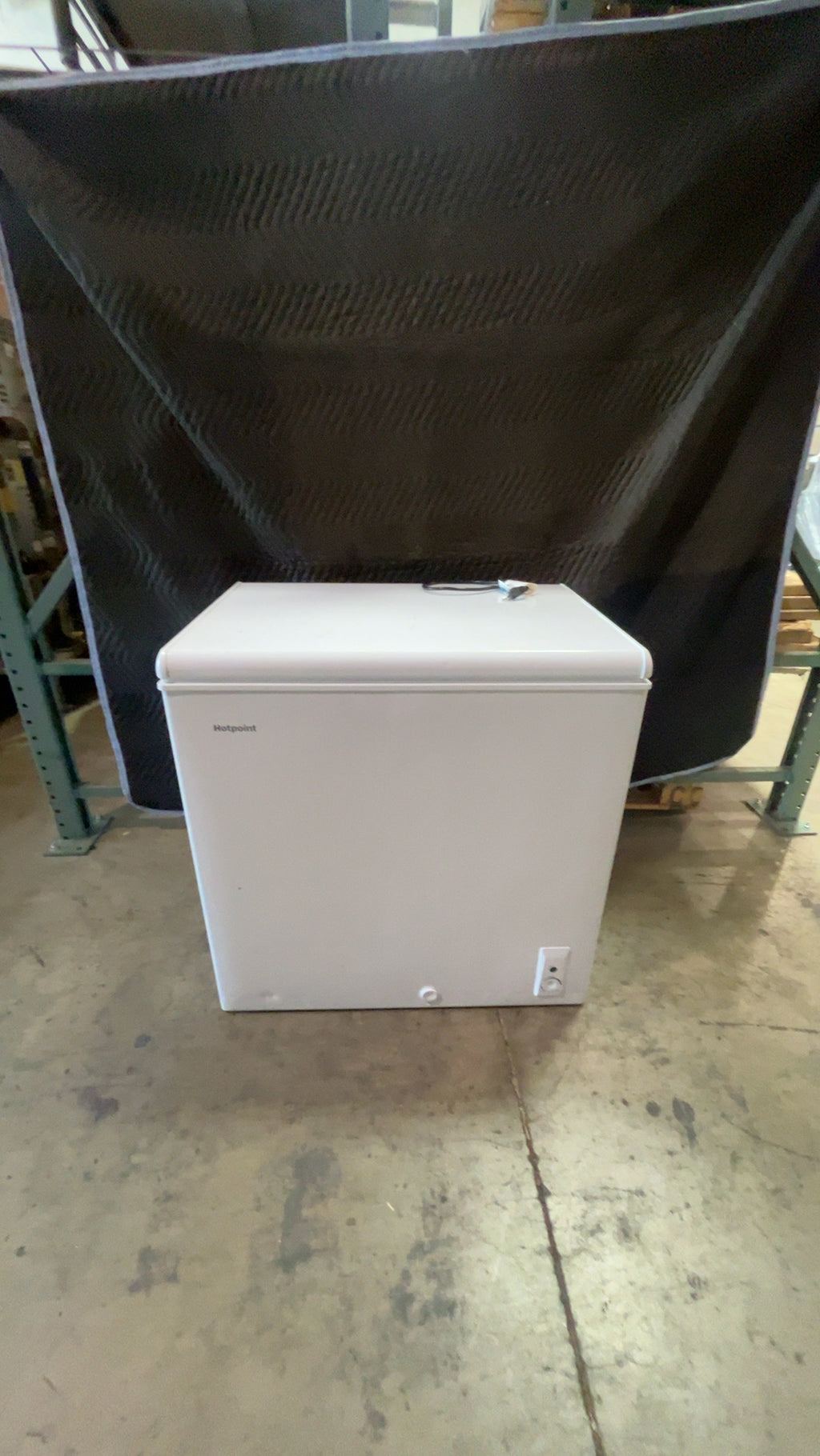 Hotpoint HCM7QWBWW Refrigerator/Freezer, Chest 115V