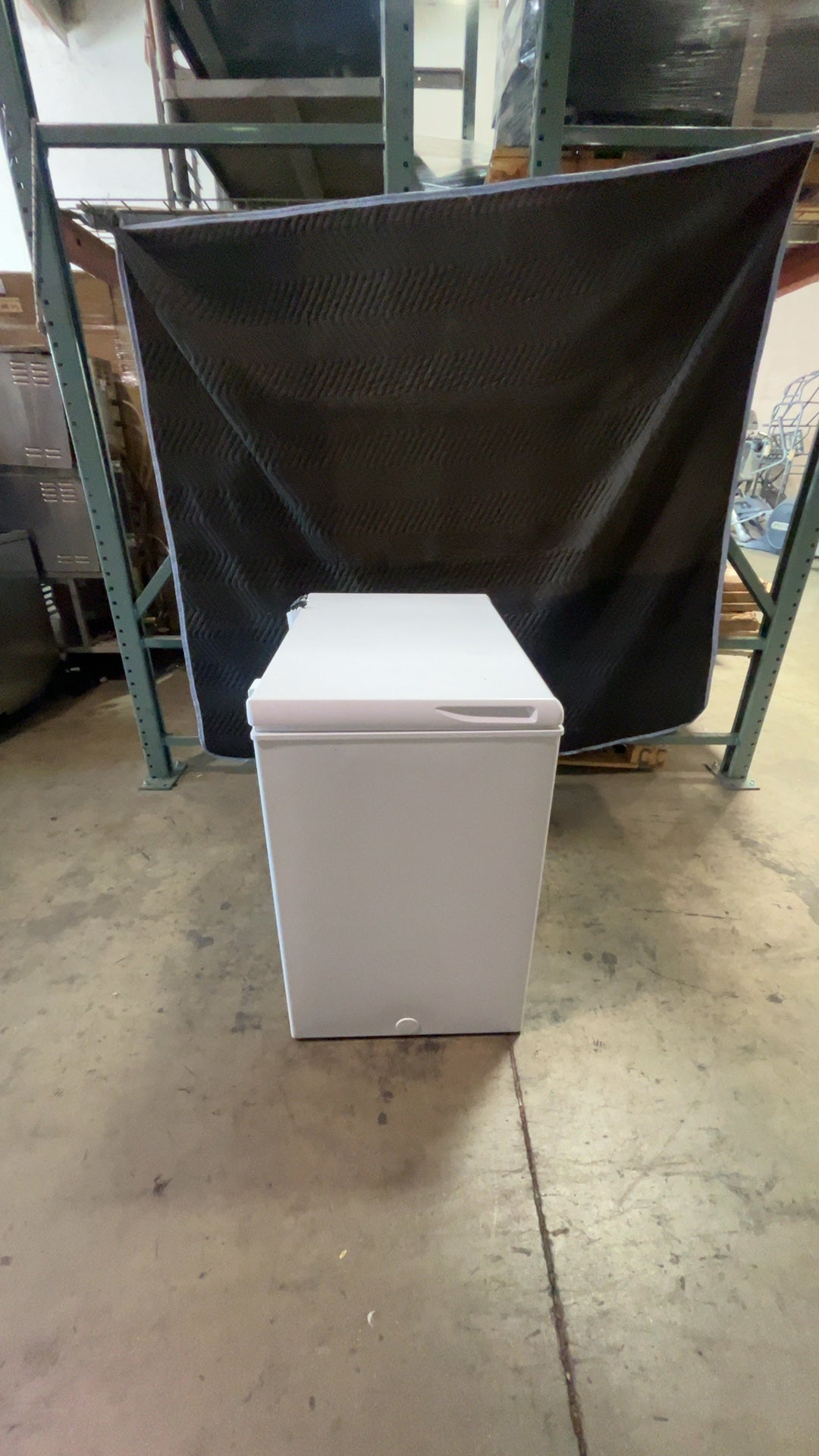 Hotpoint HCM7QWBWW Refrigerator/Freezer, Chest 115V