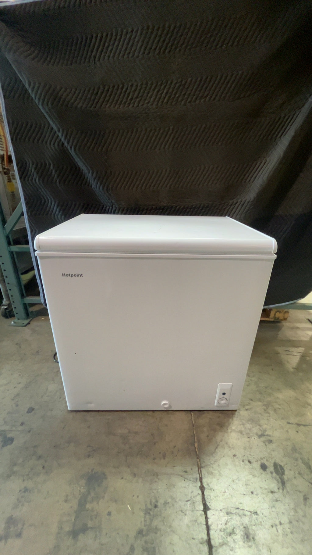 Hotpoint HCM7QWBWW Refrigerator/Freezer, Chest 115V