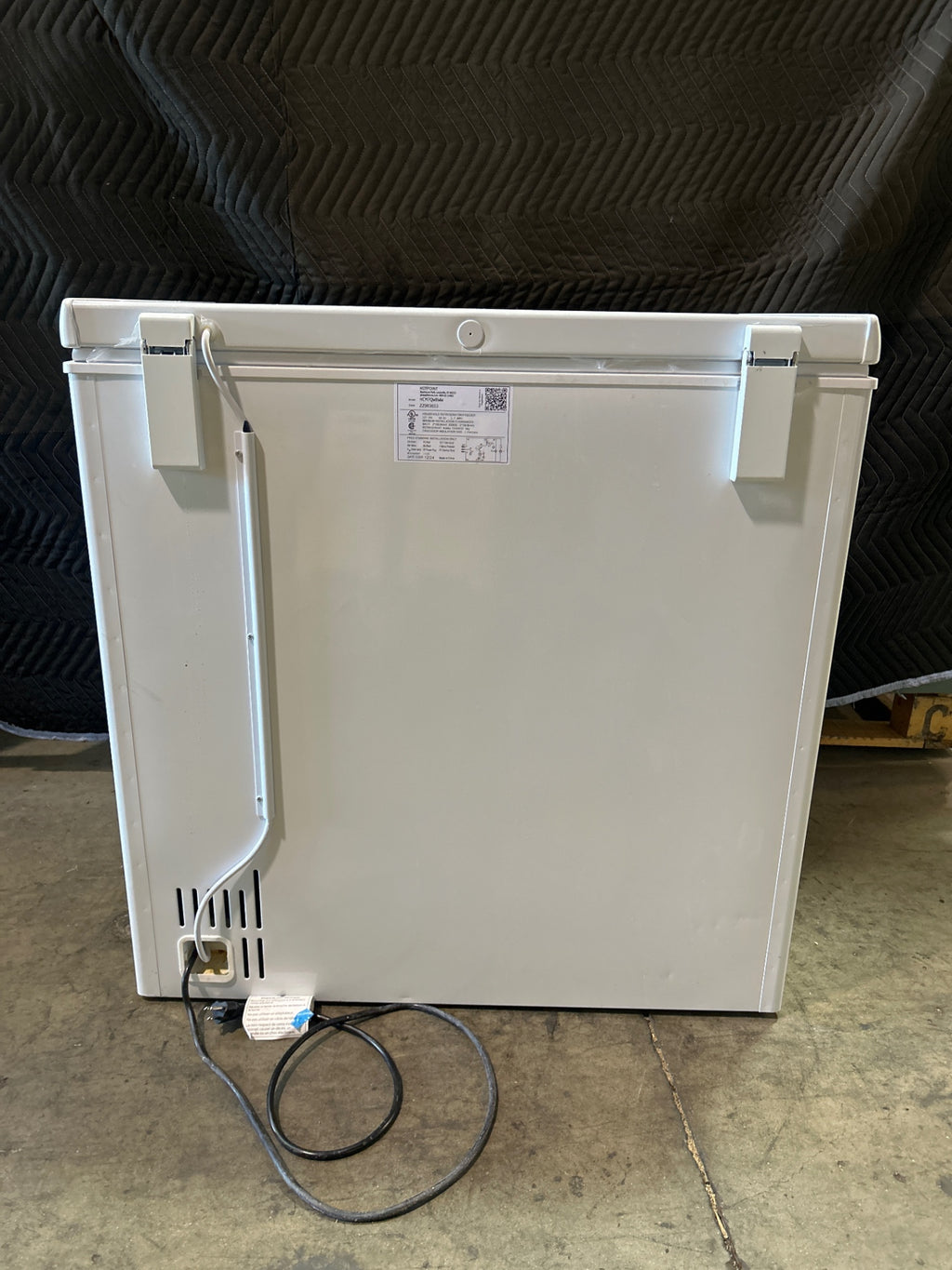 Hotpoint HCM7QWBWW Refrigerator/Freezer, Chest 115V