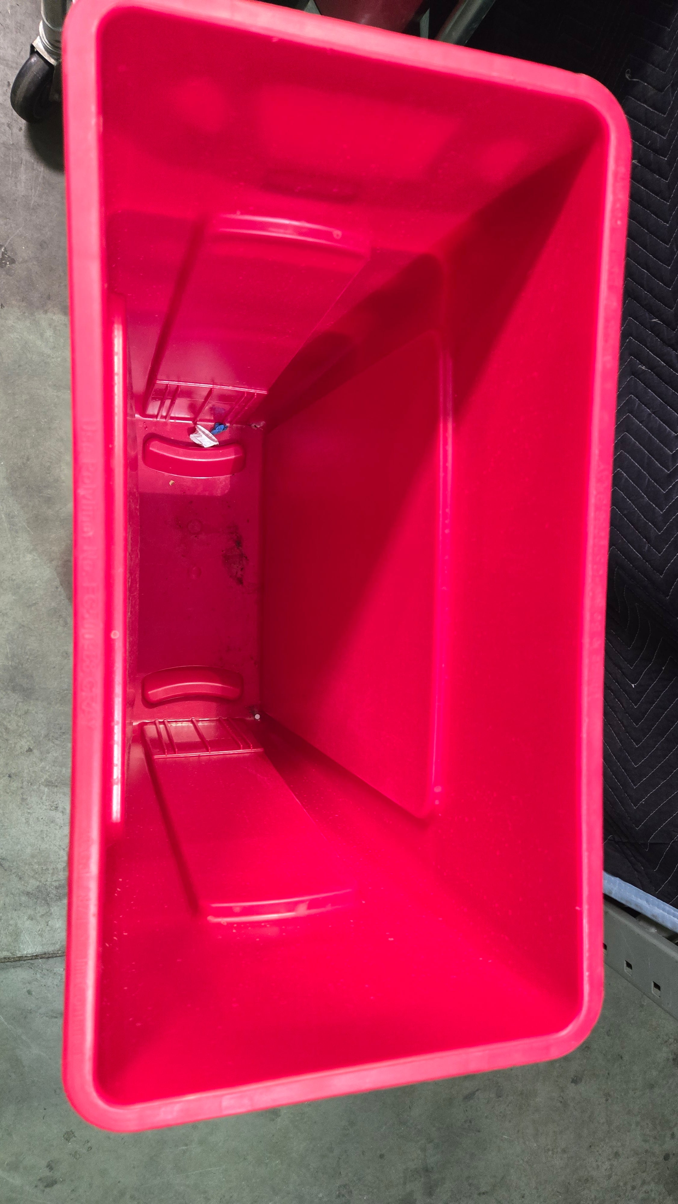 Rubbermaid SlimJim Container Waste Container, Slim-Fit 23 Gallon Capacity Red Plastic