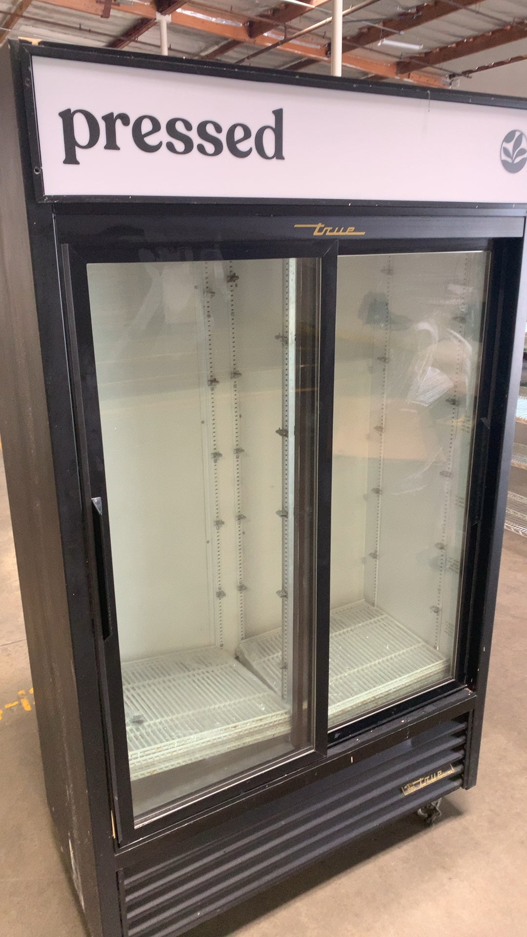 True GDM-41SL-LD Refrigerated Display, Upright Two Sliding Glass Doors 115V NSF UL Listed