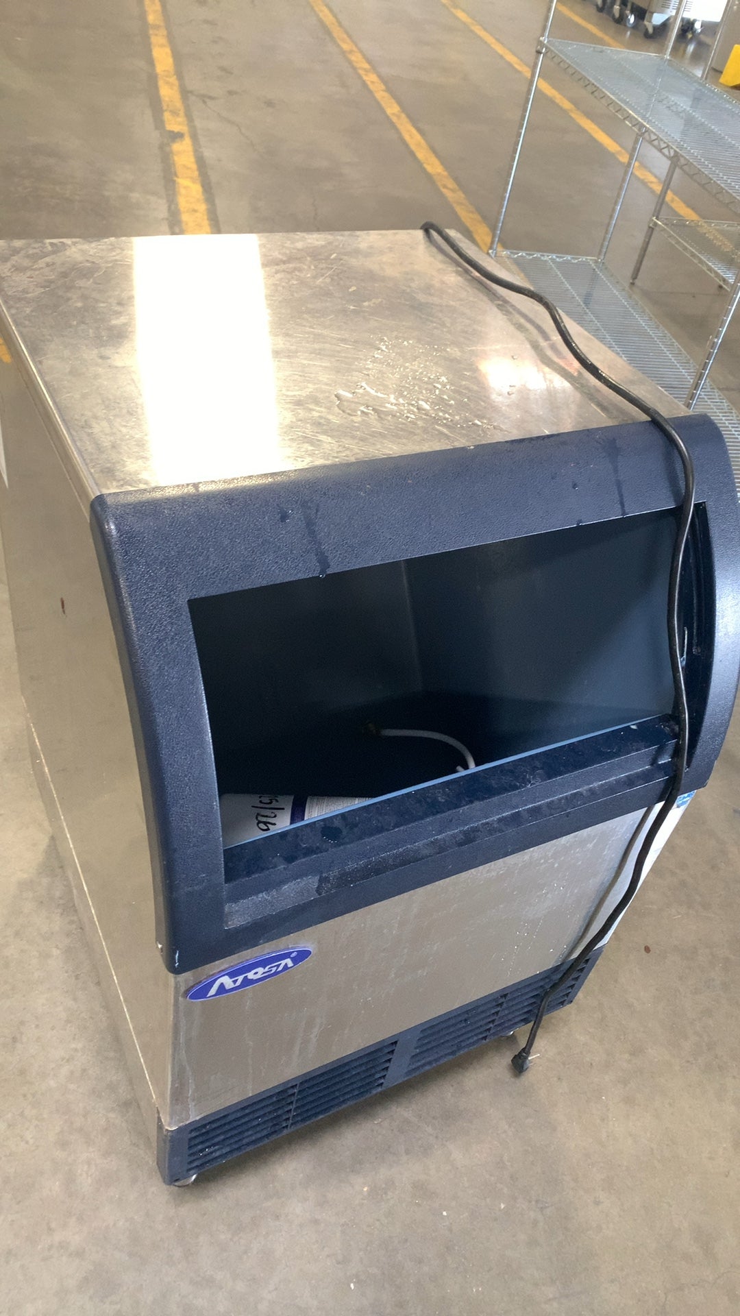 ATOSA YR280-AP-161 Ice Maker, Self-Contained 88 lb Bin Capacity, 115V