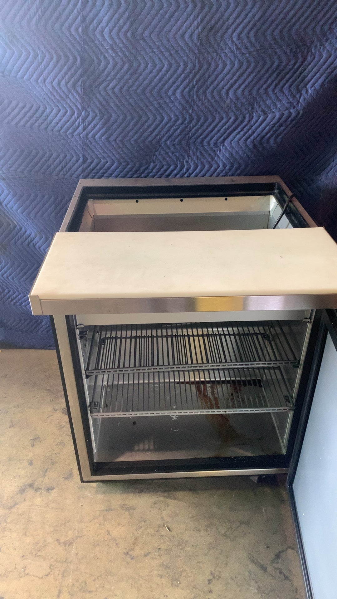 True TSSU-27-08-HC Refrigerated Prep Table, Sandwich/Salad Unit Stainless Steel One Door 115V