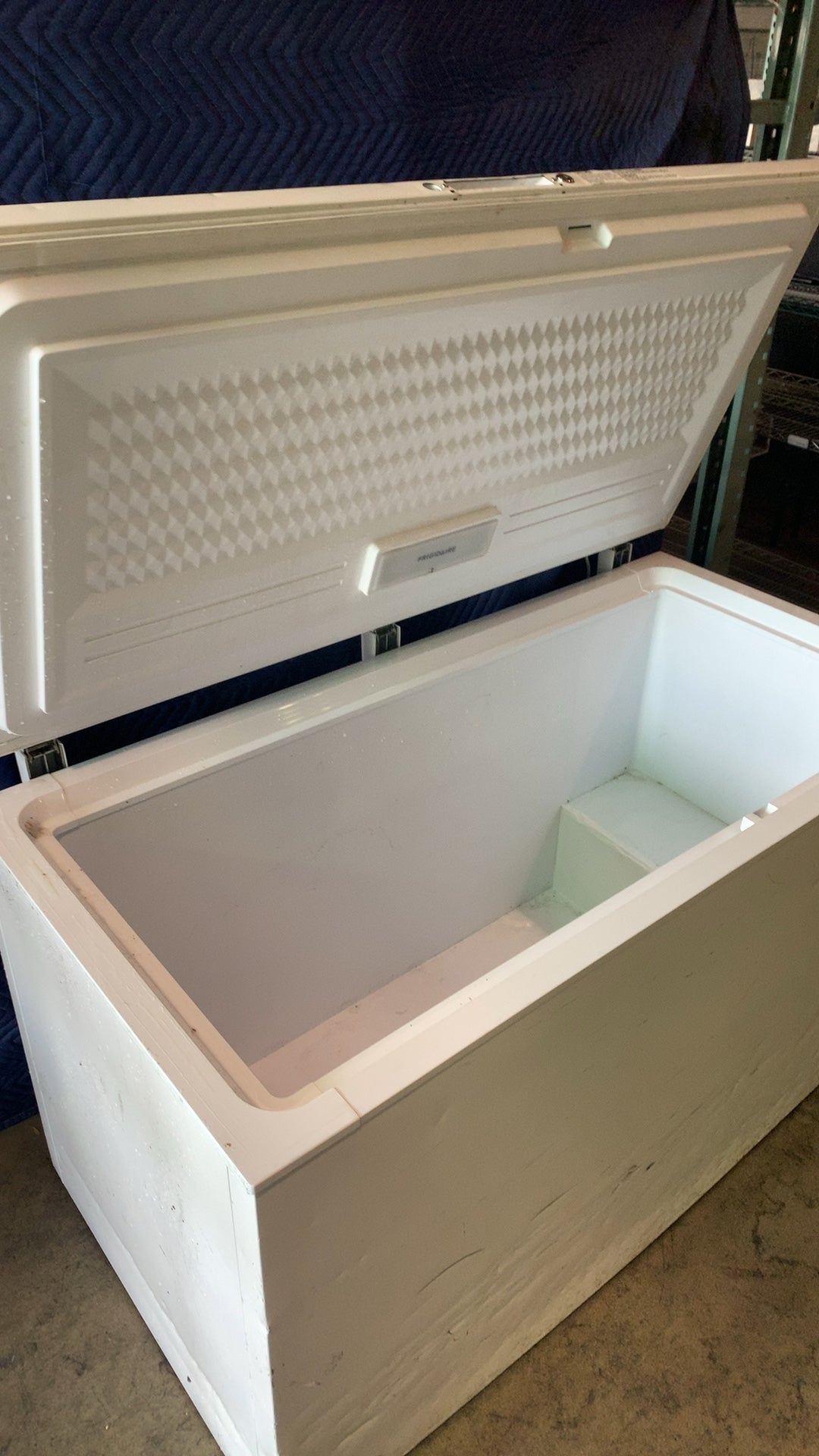 Electrolux FFCL1542AW Chest Freezer 115V Electric