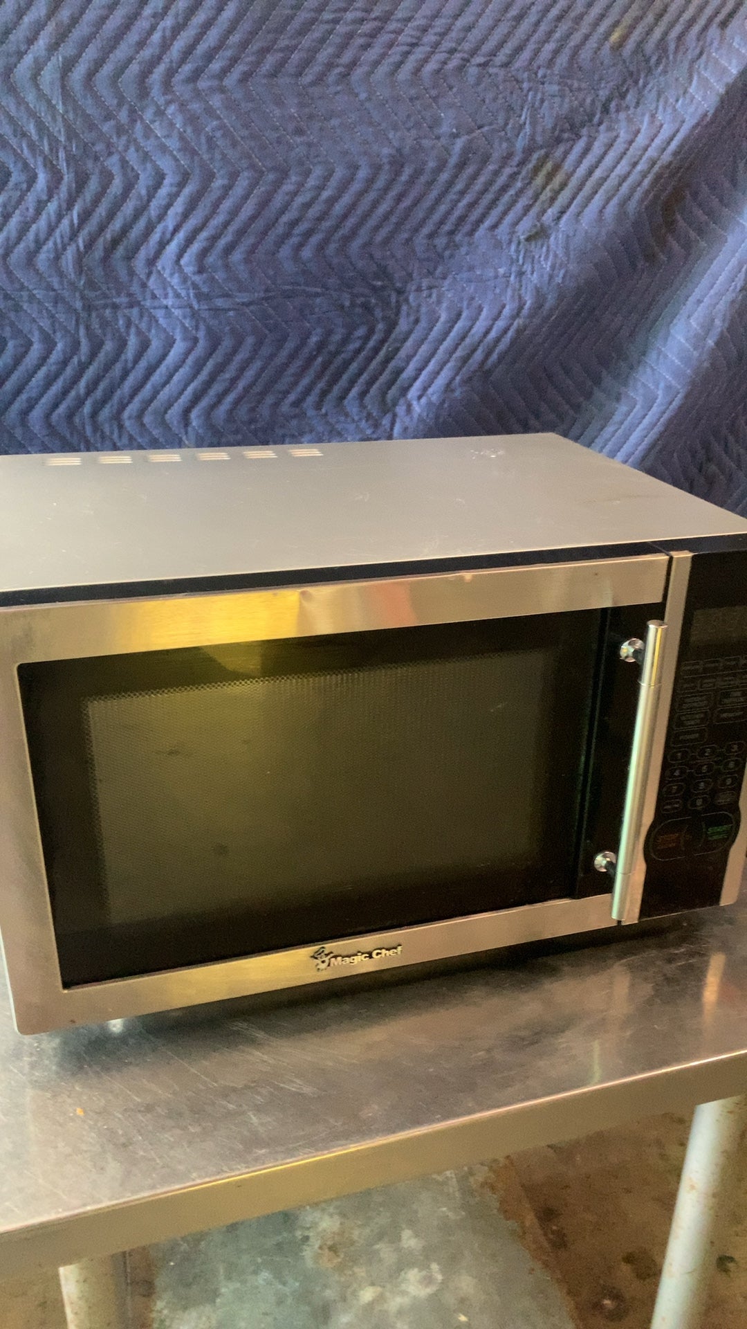 Magic Chef MCM1110ST Microwave Oven, Countertop 1000W Output Stainless Steel Finish