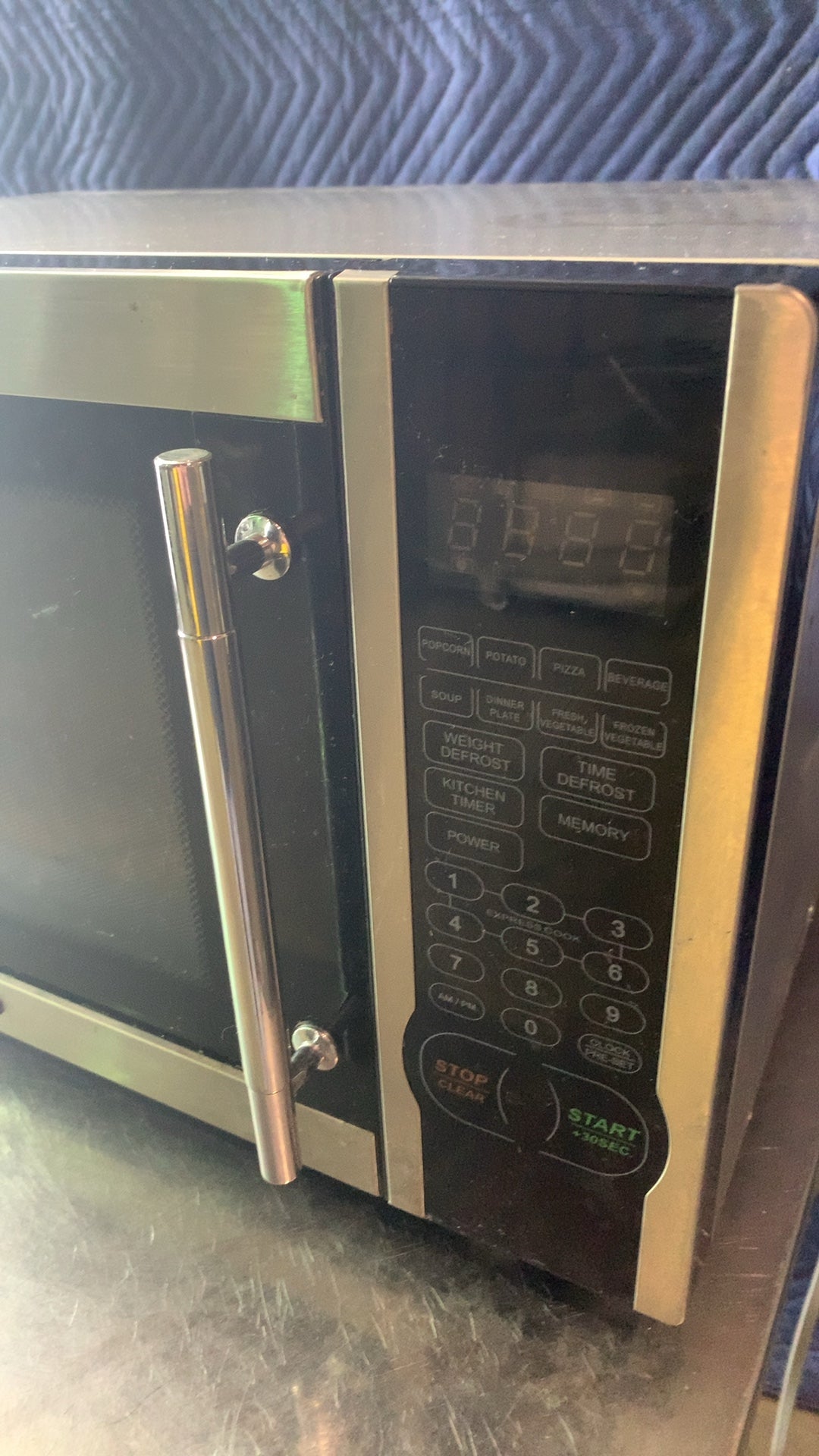 Magic Chef MCM1110ST Microwave Oven, Countertop 1000W Output Stainless Steel Finish