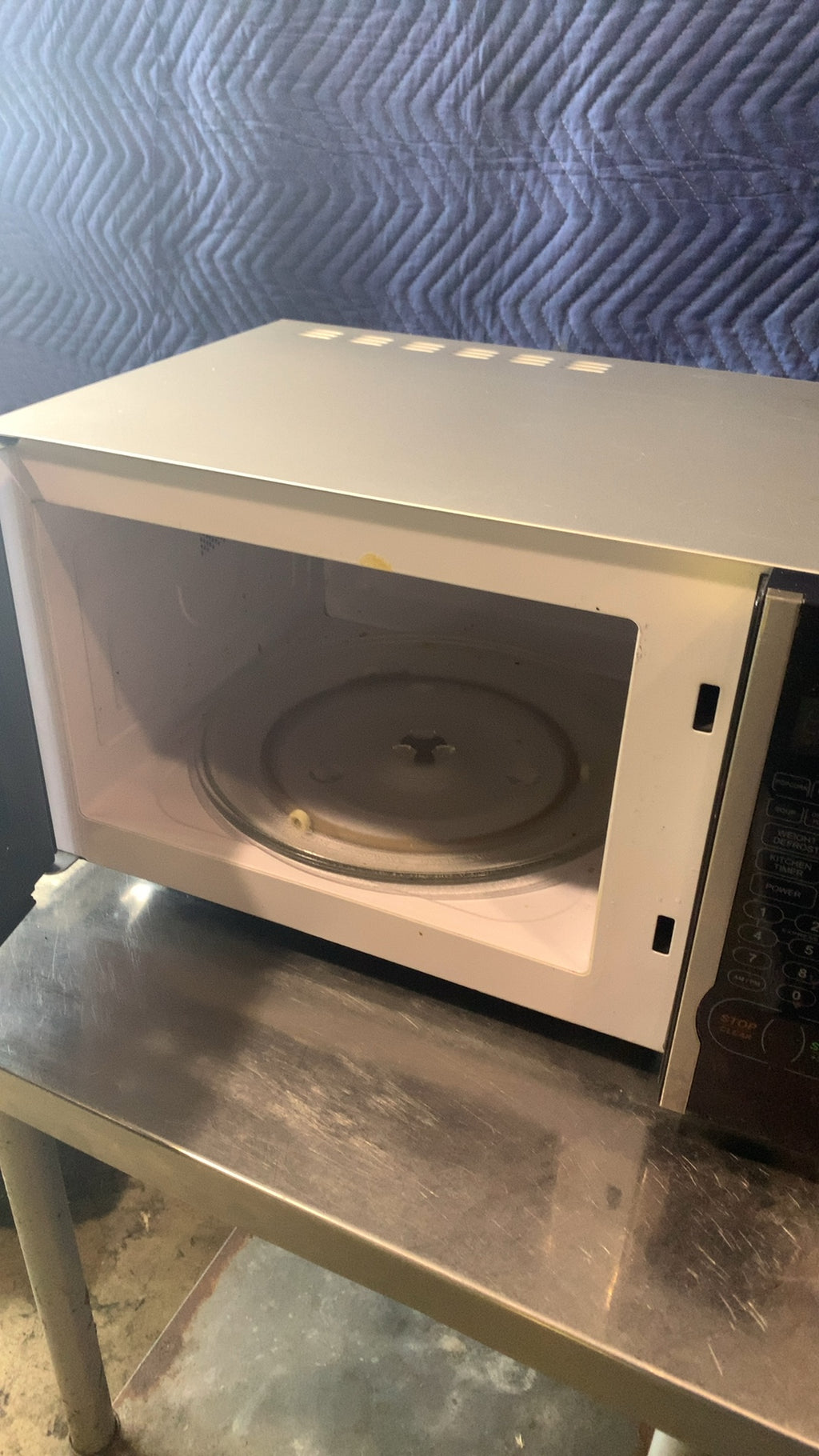 Magic Chef MCM1110ST Microwave Oven, Countertop 1000W Output Stainless Steel Finish