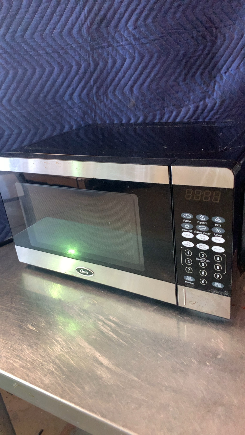 Oster OGCMV207S7-07 Microwave Oven, Countertop 0.7 cu.ft. Capacity Digital Controls Turntable